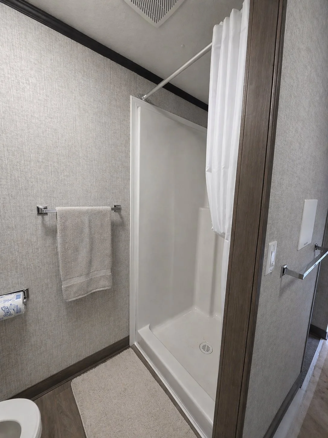 Komplete - 39 bed dorm (bathroom 2).jpg