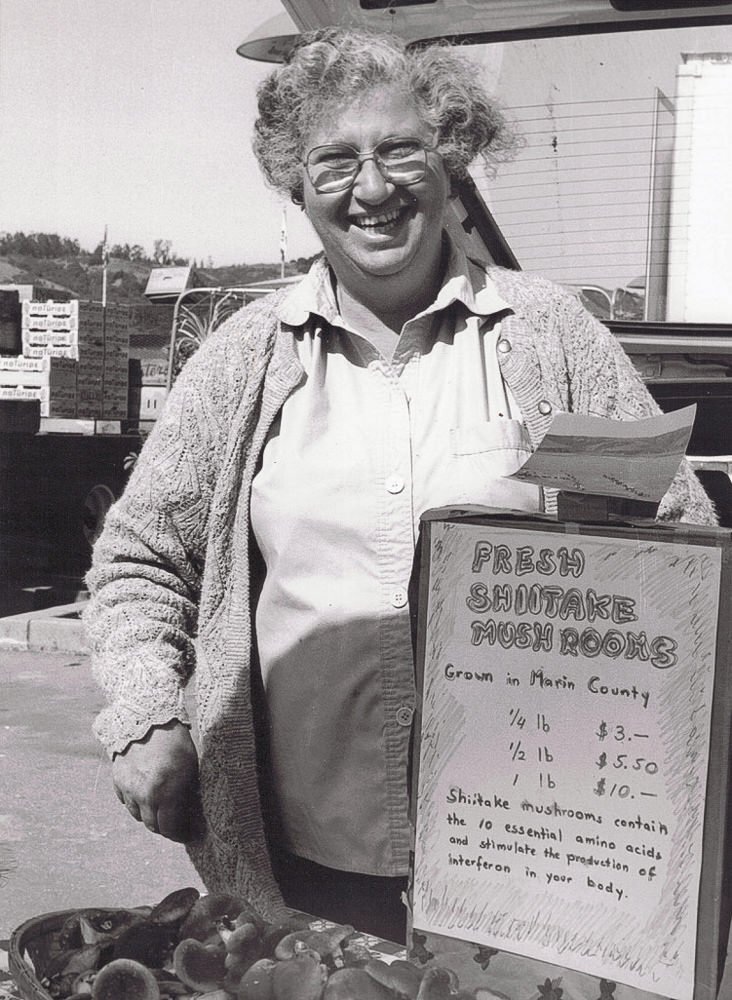 Ellen Straus at Farmers Market (1).jpg
