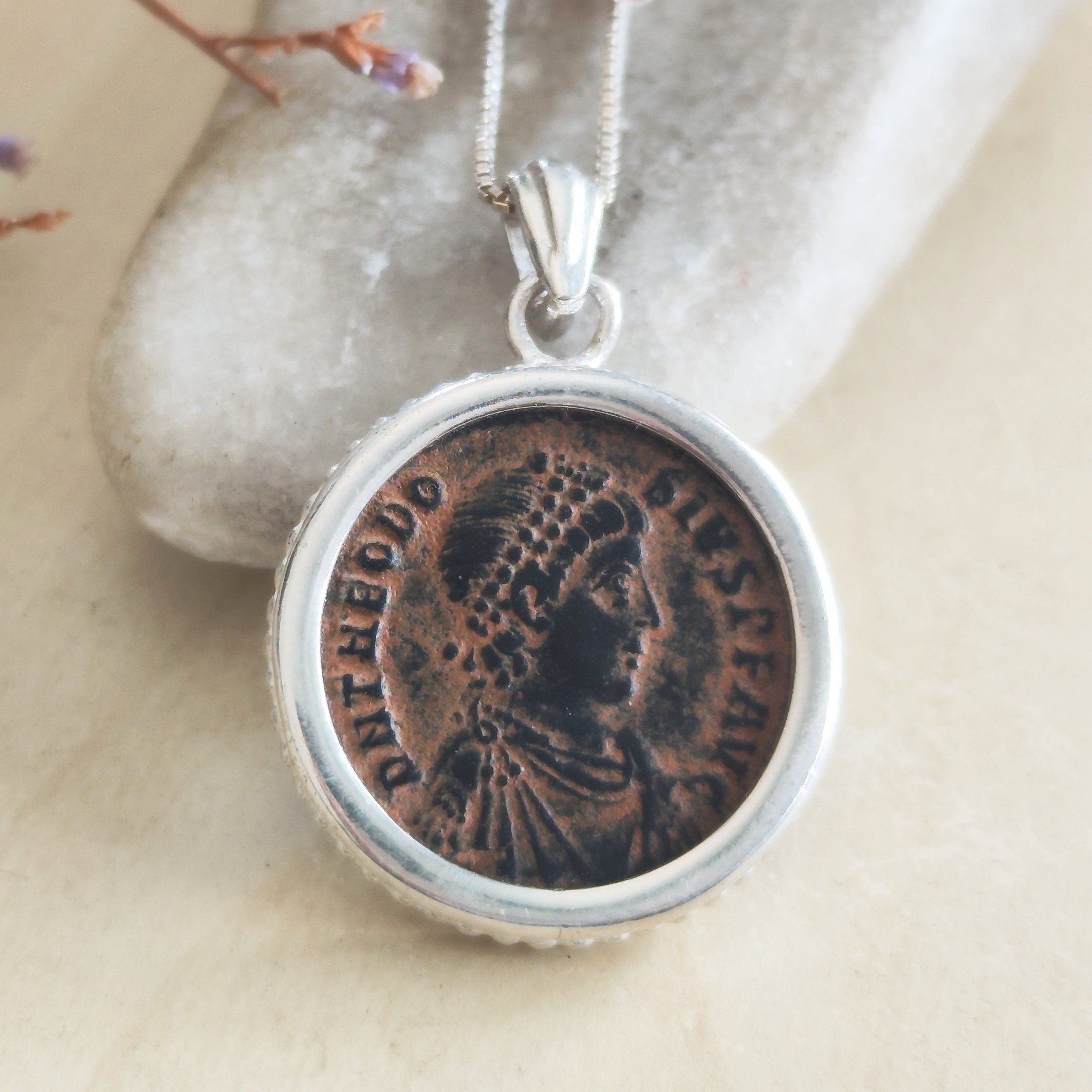 https://i.etsystatic.com/5256414/r/il/da6bdd/5286758185/il_fullxfull.5286758185_ewja.jpg