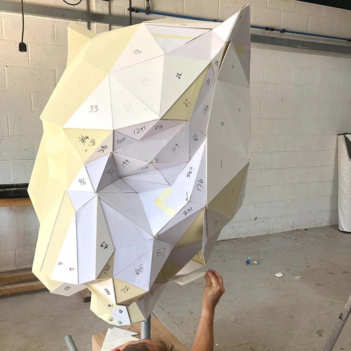 And the PANTHERE was born ✨

#propmaking #panther #windowdisplay #seeyounextyear