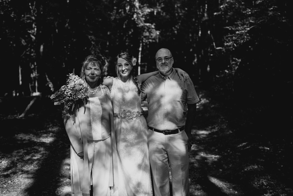 bride and her parents before walking to the ceremony