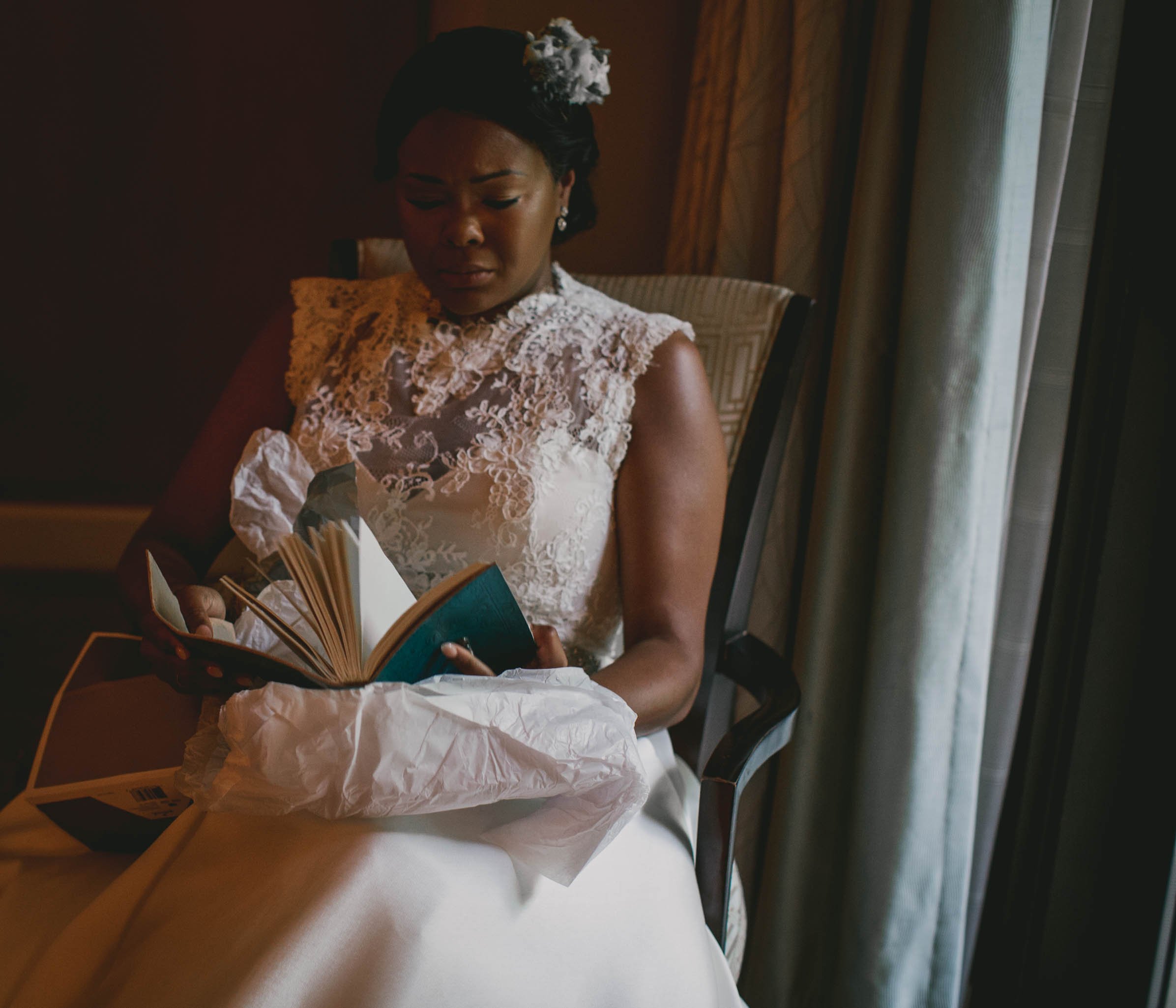 Bride opening her gift from her groom before the ceremony