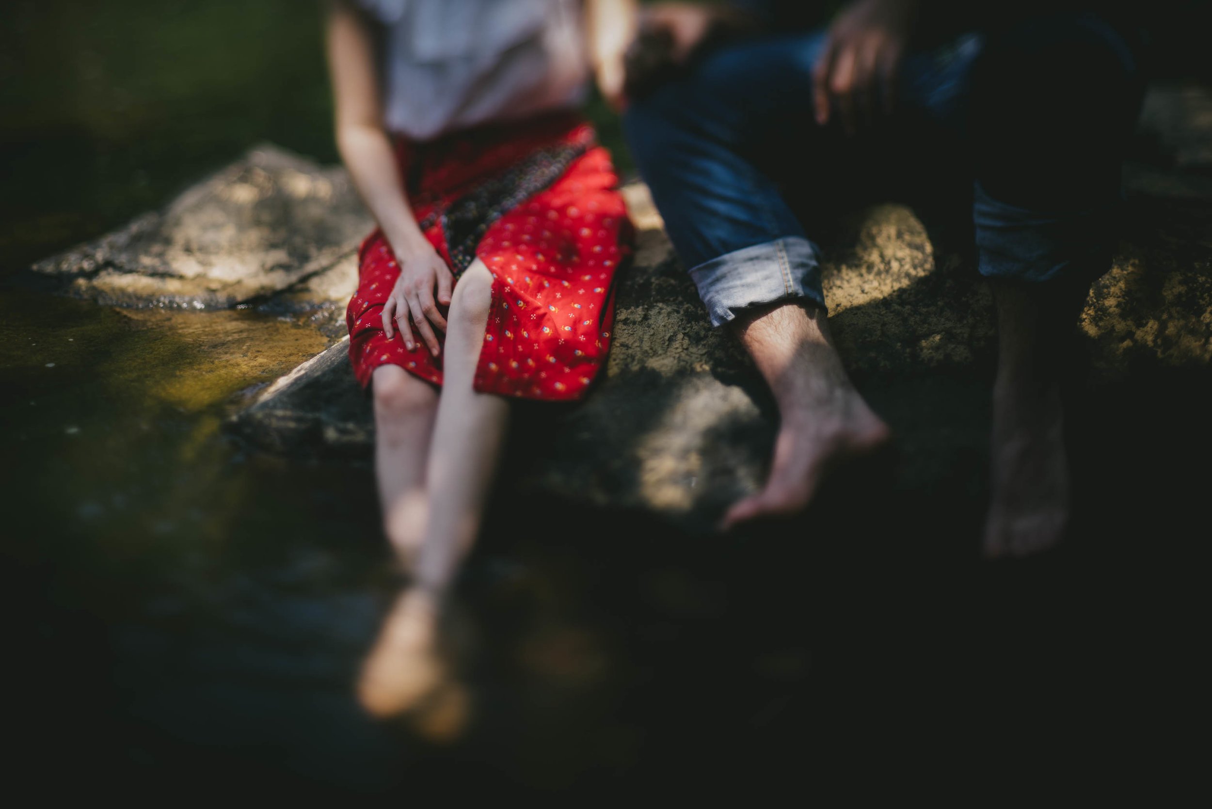 intimate_eno_river_engagement_photos.jpg