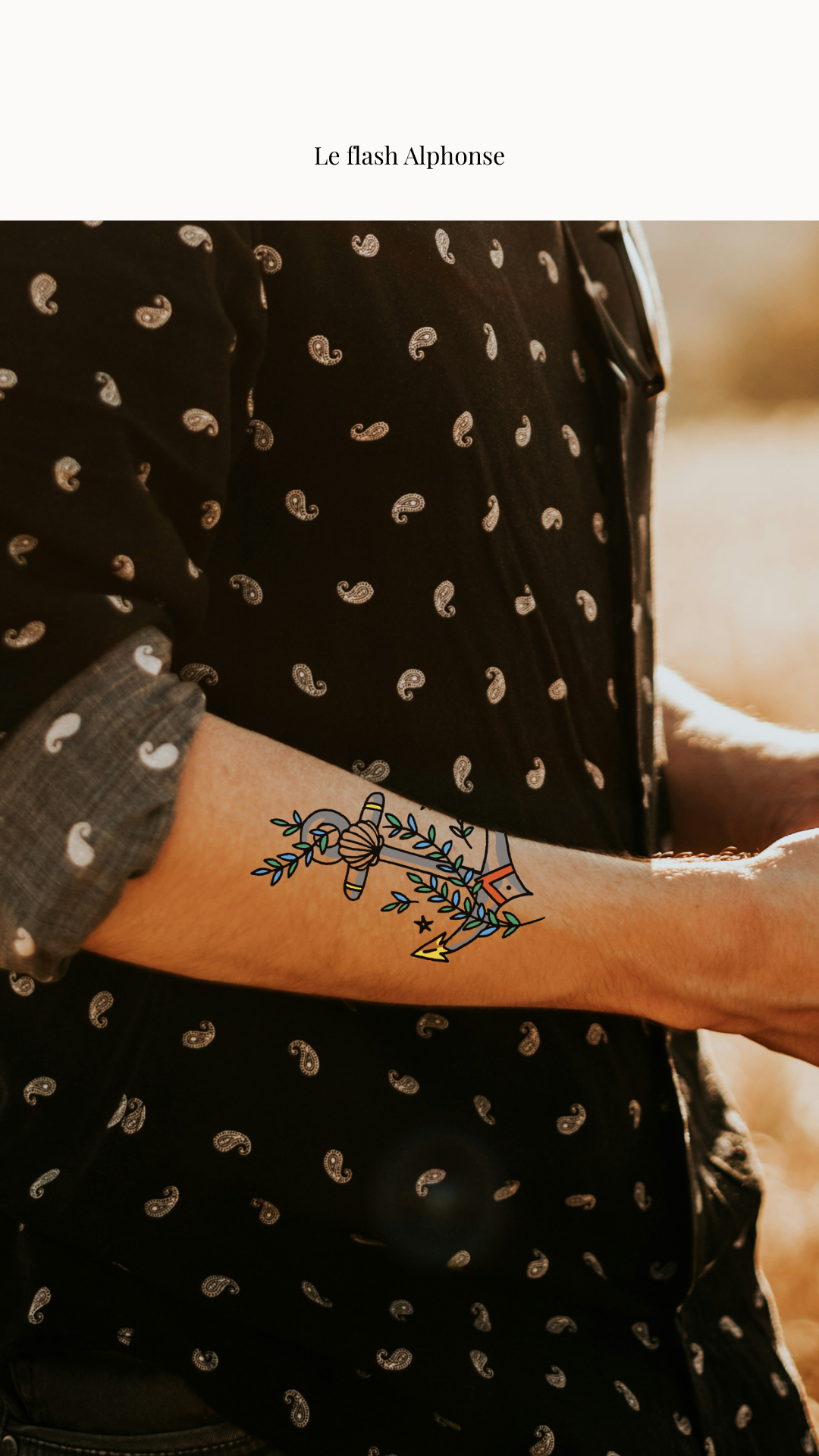 Un flash tattoo d'ancre et d'algues dessiné par Camille Tardif