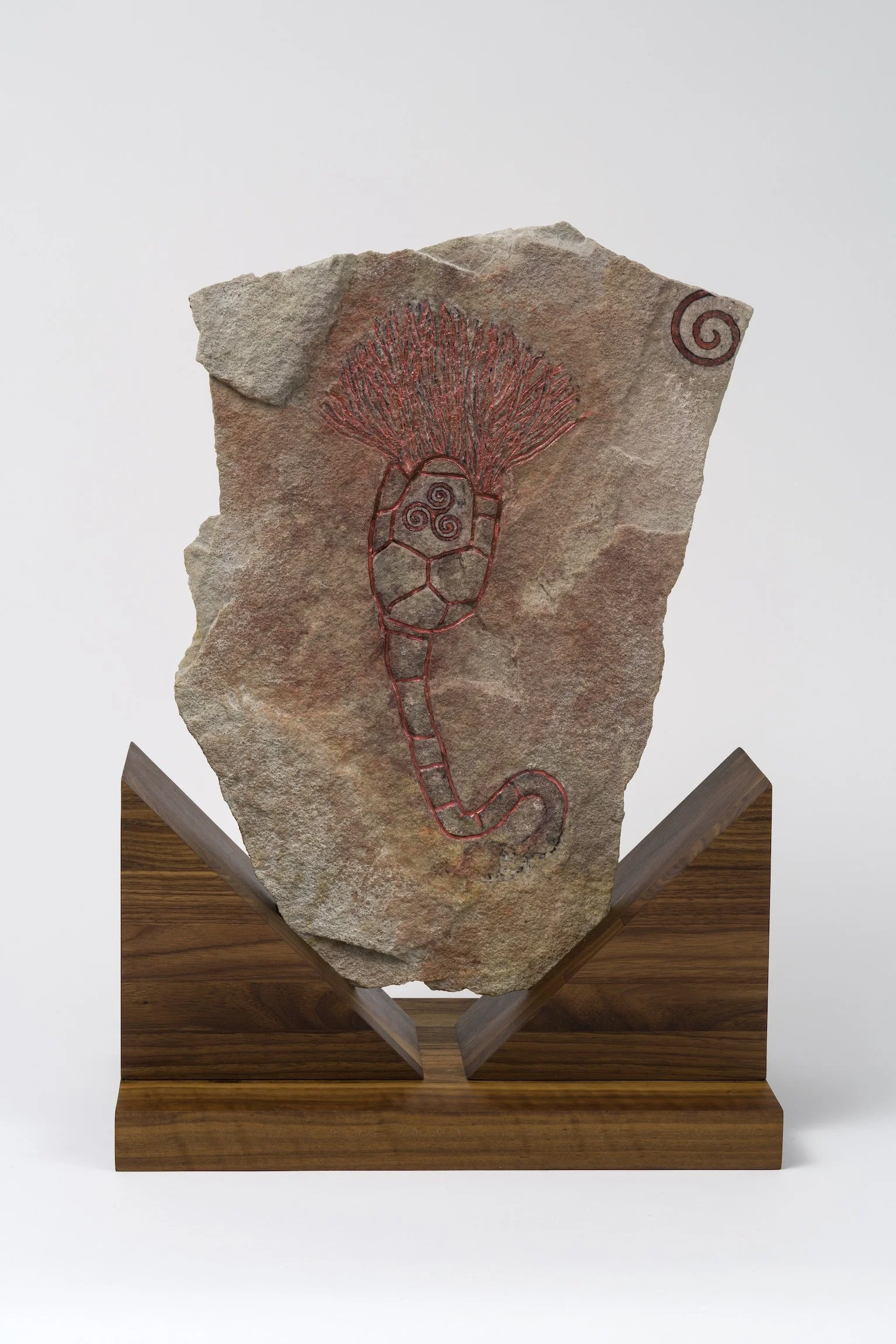 LE PASSAGER DU TEMPS, H 23’’ x L 16’’ x P 12’’ (avec base), grès arc-en-ciel ciselé, patine acrylique, base de noyer massif patiné à la cire d’abeille, signature sur cuivre provenant du toit du Château Frontenac. (Bellsard)