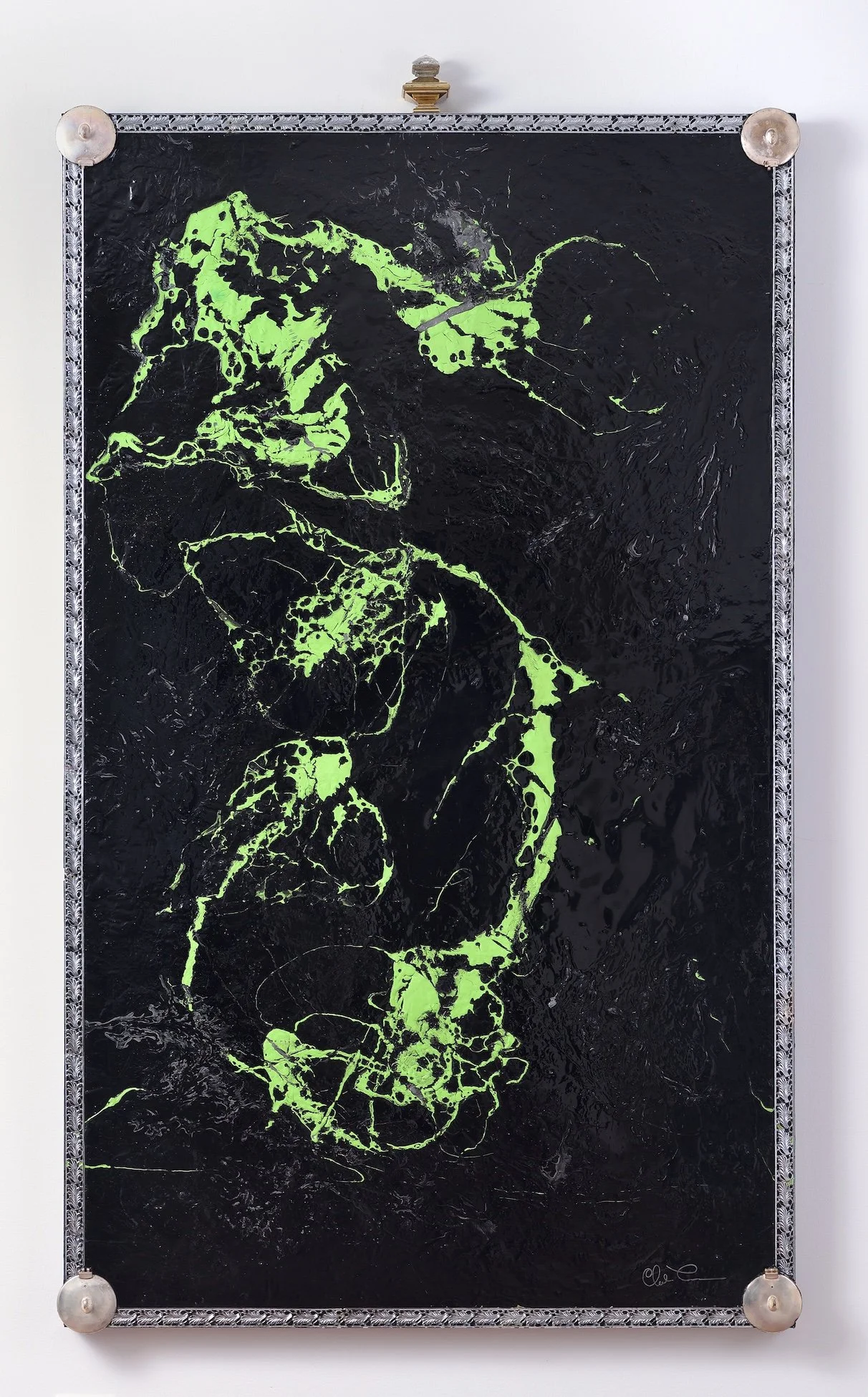 L’INCUBE, 60’’ X 36’’, techniques mixtes sur panneau, argenterie et accessoires provenant du Reine Elizabeth H. (Claude Lessard)