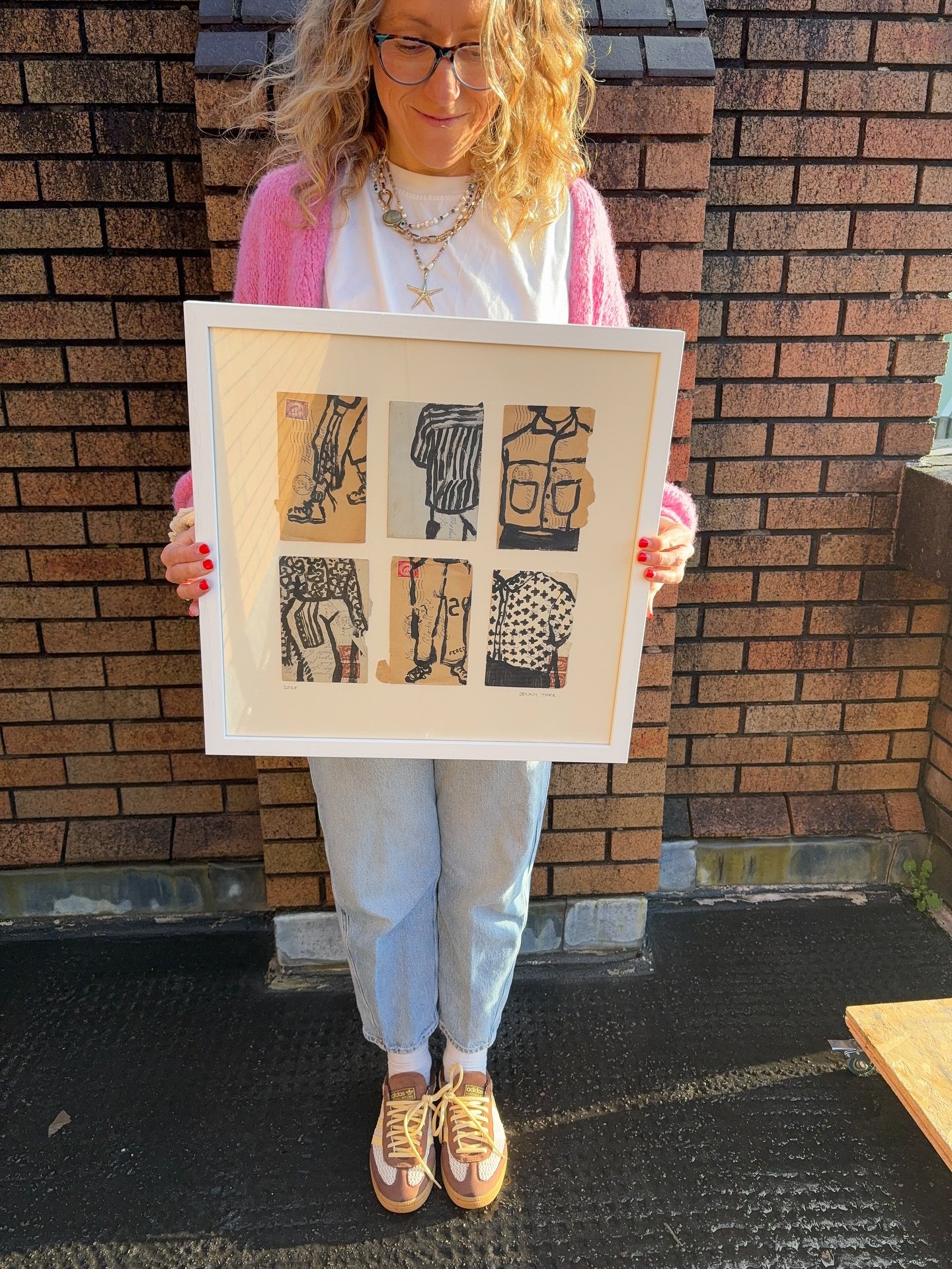 Absolutely loved working on this commission for @feredaystudio - I drew directly from their photographs, onto these beautiful vintage envelopes.

Once upon a time, letters arrived several times a day, and people wrote back just as often. In the 1950s