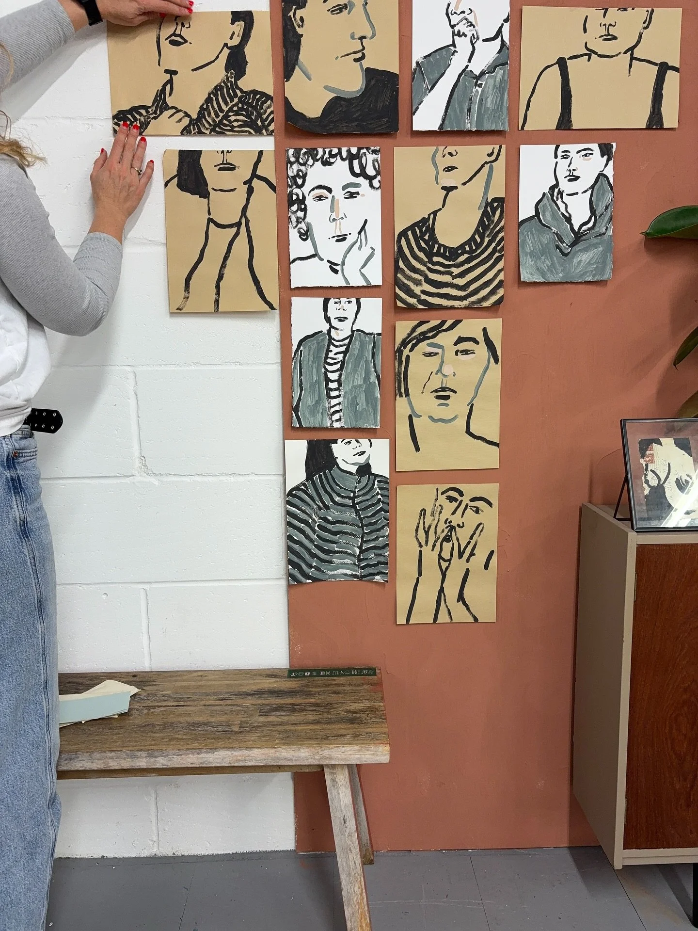 There&rsquo;s something so magic about a studio wall! I love putting my portrait paintings up and being able to see them next to each other. (I&rsquo;m so interested in seeing other artist studios and set-ups so thought I&rsquo;d share mine ☺️). 

Th