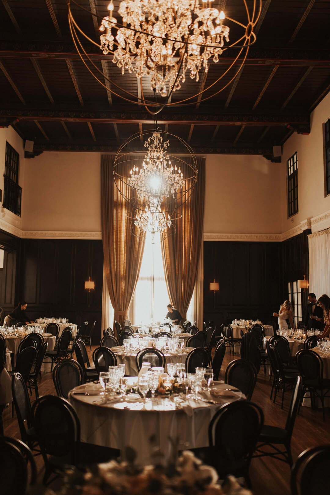 Creating memories in a grand setting, where elegance meets history from Alexa &amp; Sean's special day💒 

Wedding Coordination @taylordeckerevents 
Venue @ebelloflb 
Catering &amp; Bar @treslacatering 
Photo @nicolekirshnerphotography 
DJ @realjackf