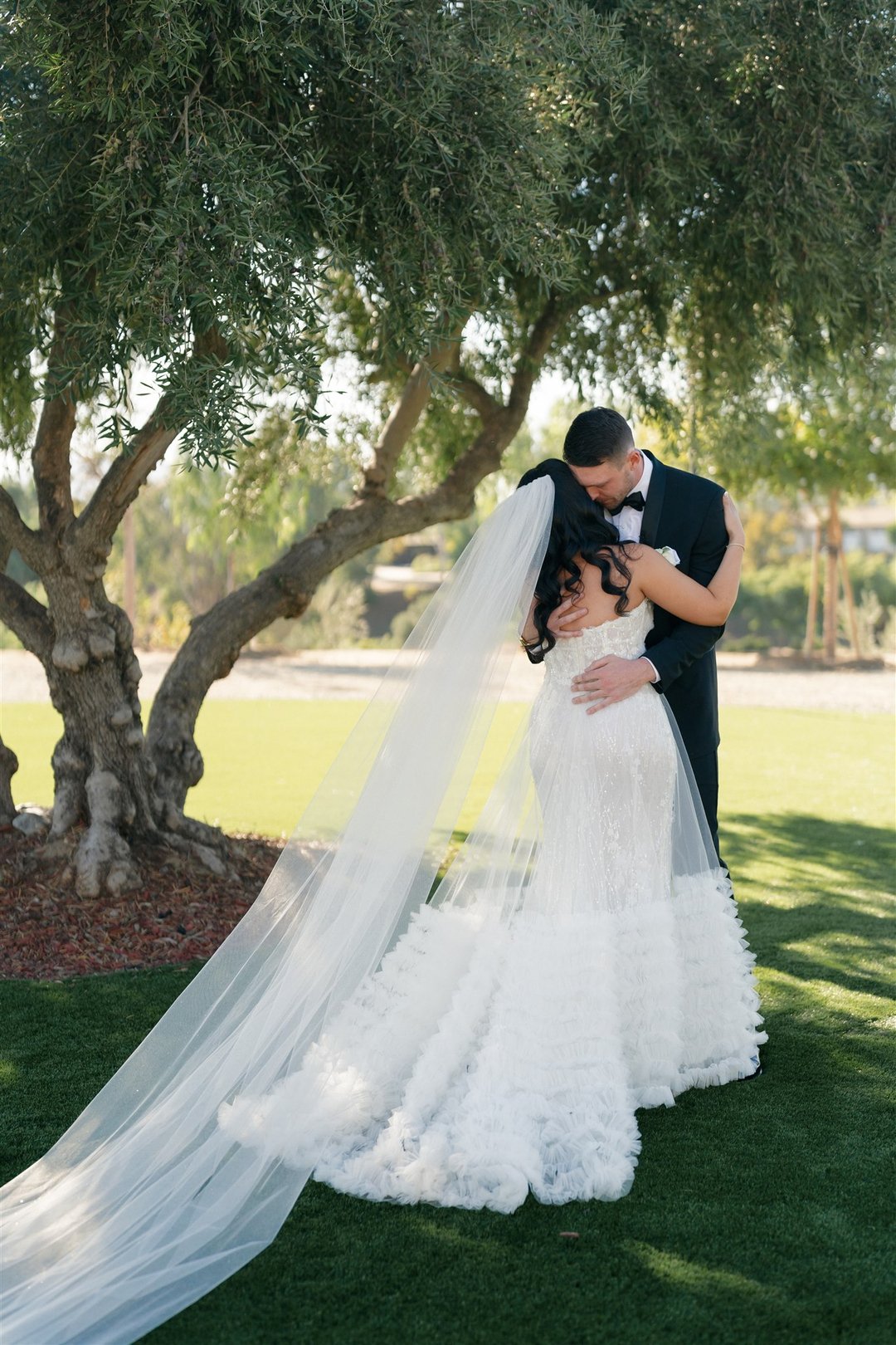 That moment when he sees her for the first time on wedding day 👰😍 

We love First Look's because it can really be one of the most quiet, and intimate moments on a couple's wedding day 🤍

Wedding Planning + Design @taylordeckerevents 
Venue &amp; S