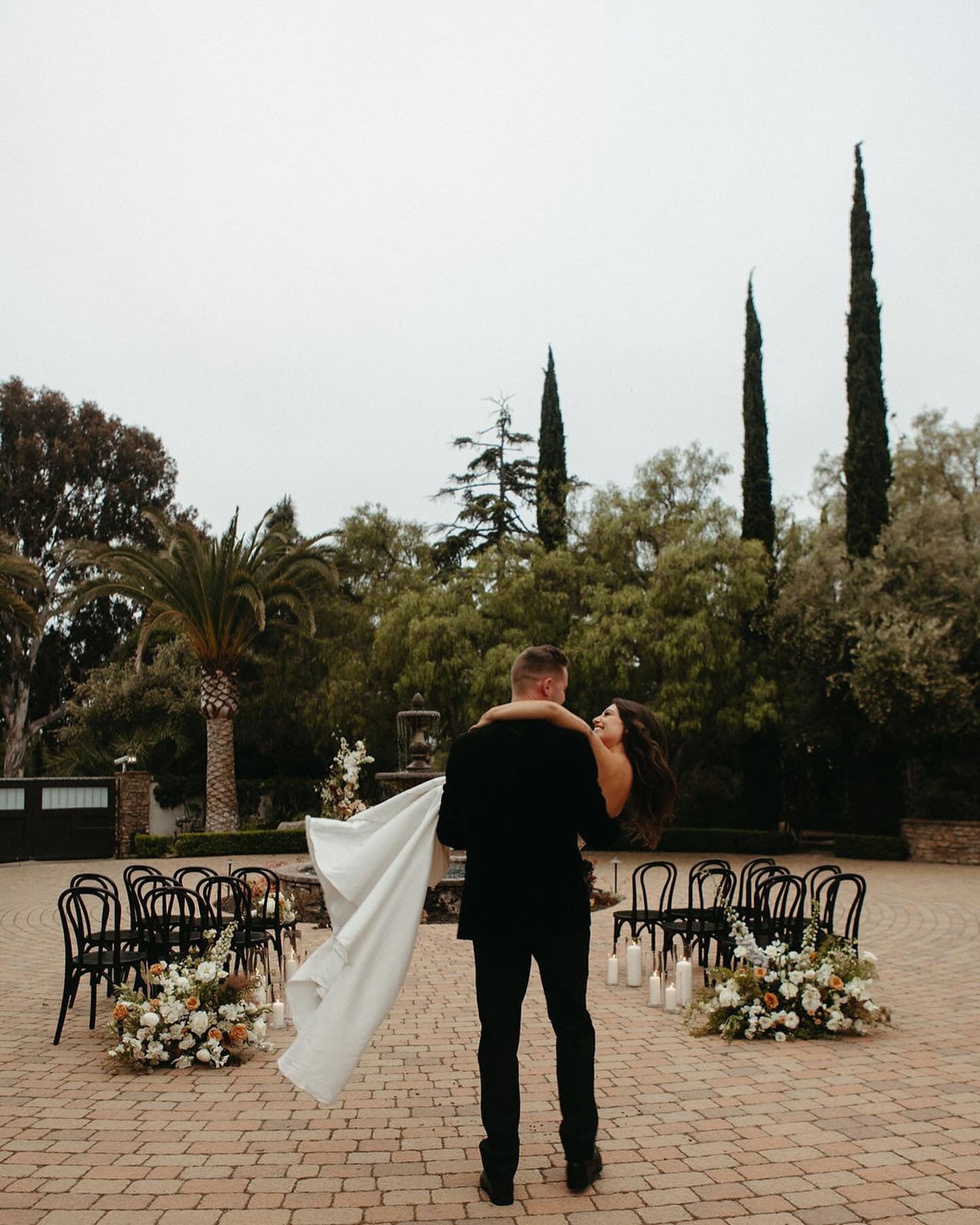 Prove me wrong but: is there anything better than a moment like this?

Planning &amp; Design @taylordeckerevents
Venue @thevillacalifornia
Photography @hollyfreytagphoto
Videography @storytimemotions
Specialty Rentals + Tabletop @adorefolklore
Floral