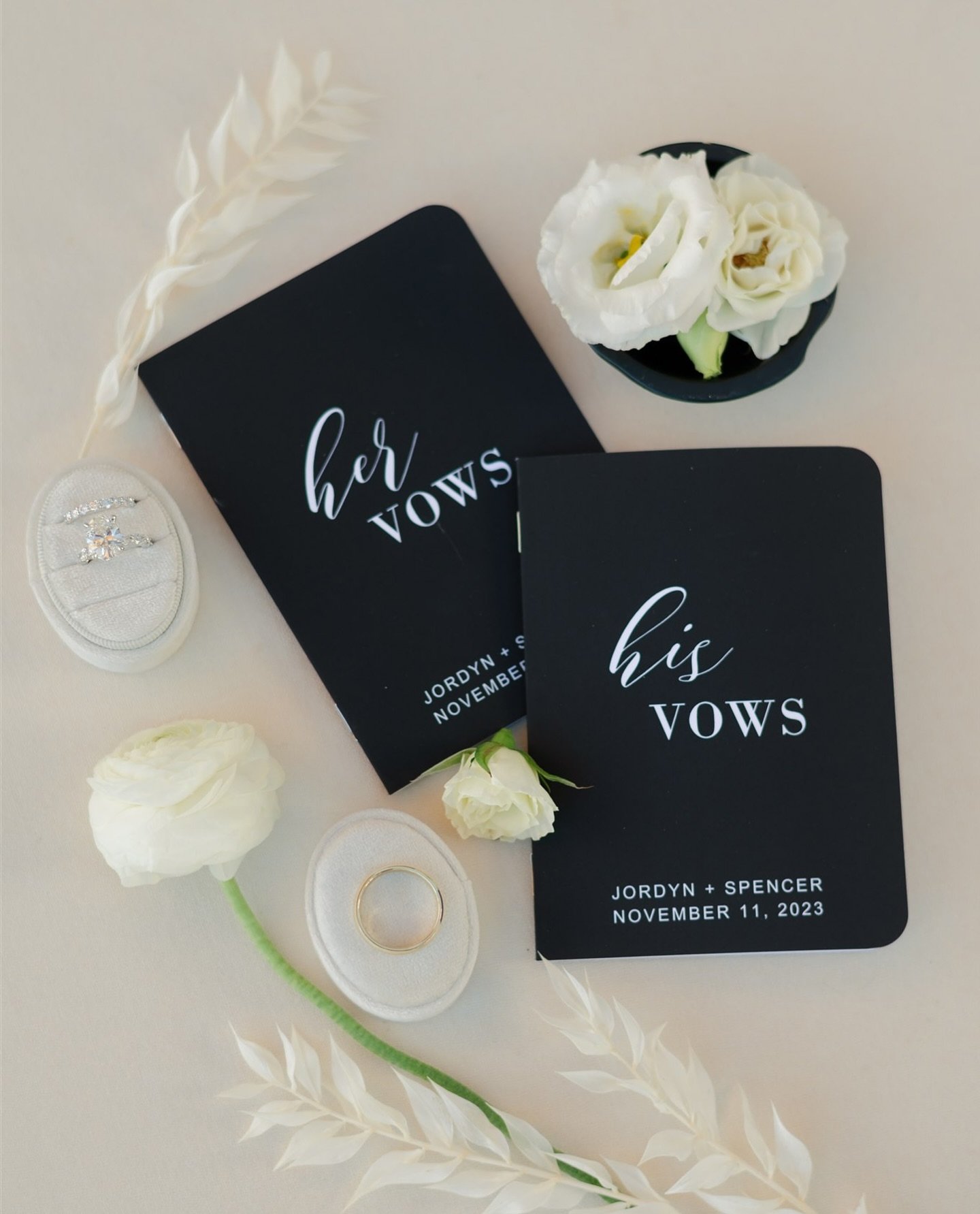 Love these beautiful custom vow books from Jordyn &amp; Spencer&rsquo;s wedding day. 

Having custom booklets for your vows makes it easy for your officiant to hand them to you during ceremony &amp; they&rsquo;ll forever be a keepsake from your speci