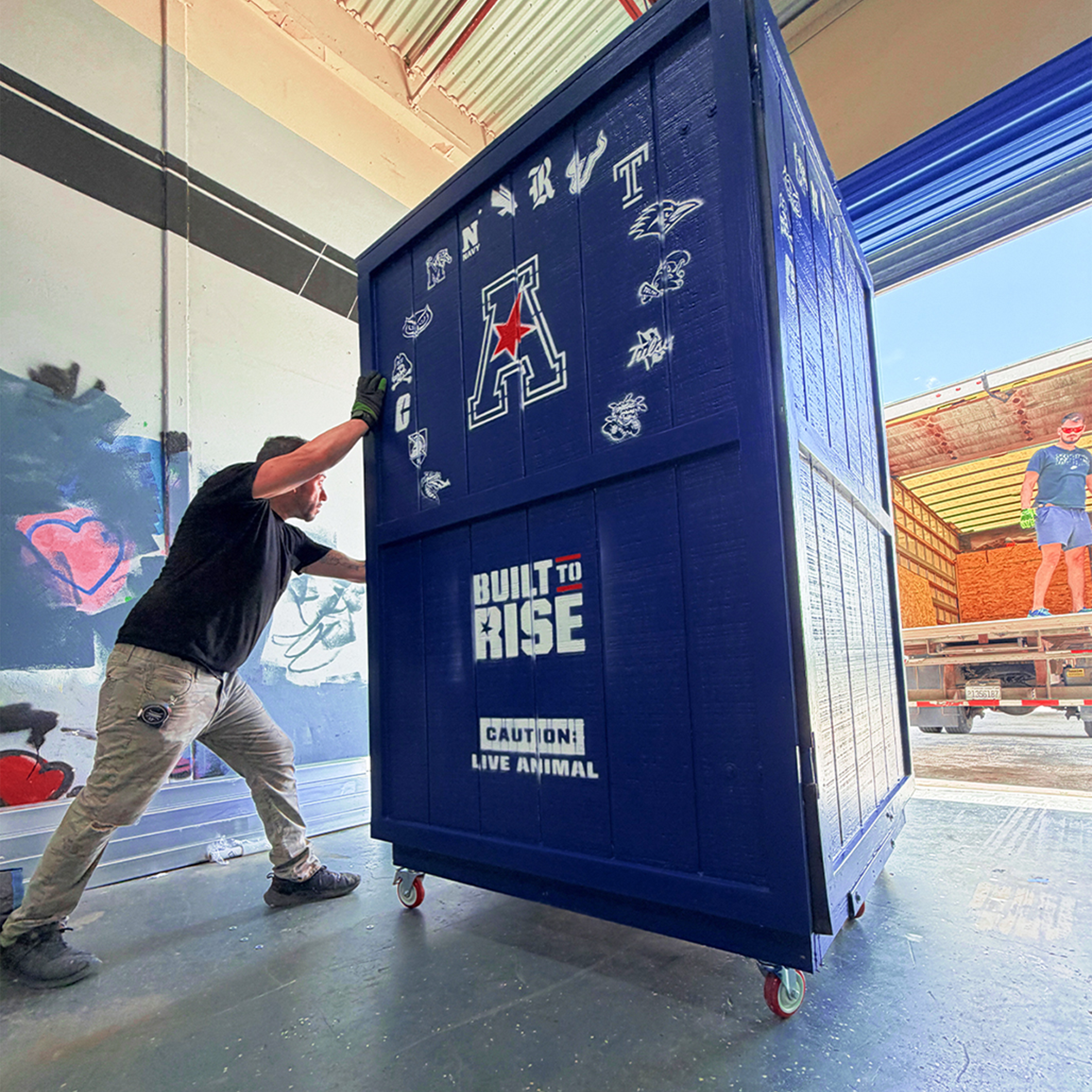  American: SOAR Reveal  
 We constructed a custom crate that housed the American Conference mascot SOAR for his big reveal with Jon Gruden.  
   View Project  
