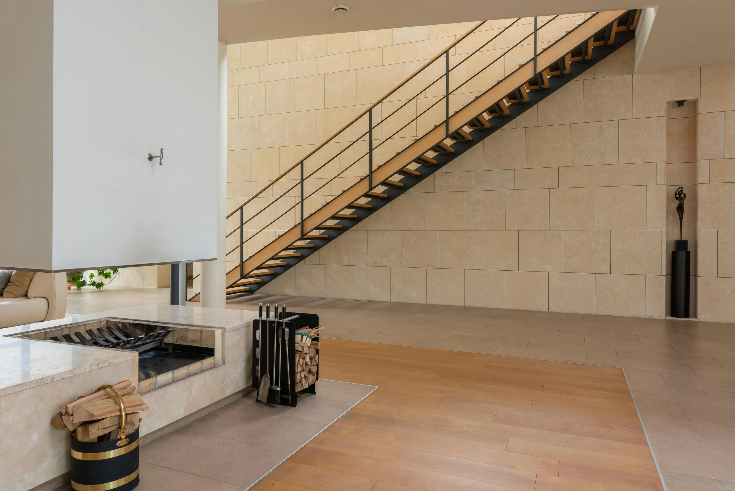 How Can Stone Veneer Add Style and Texture to a Space