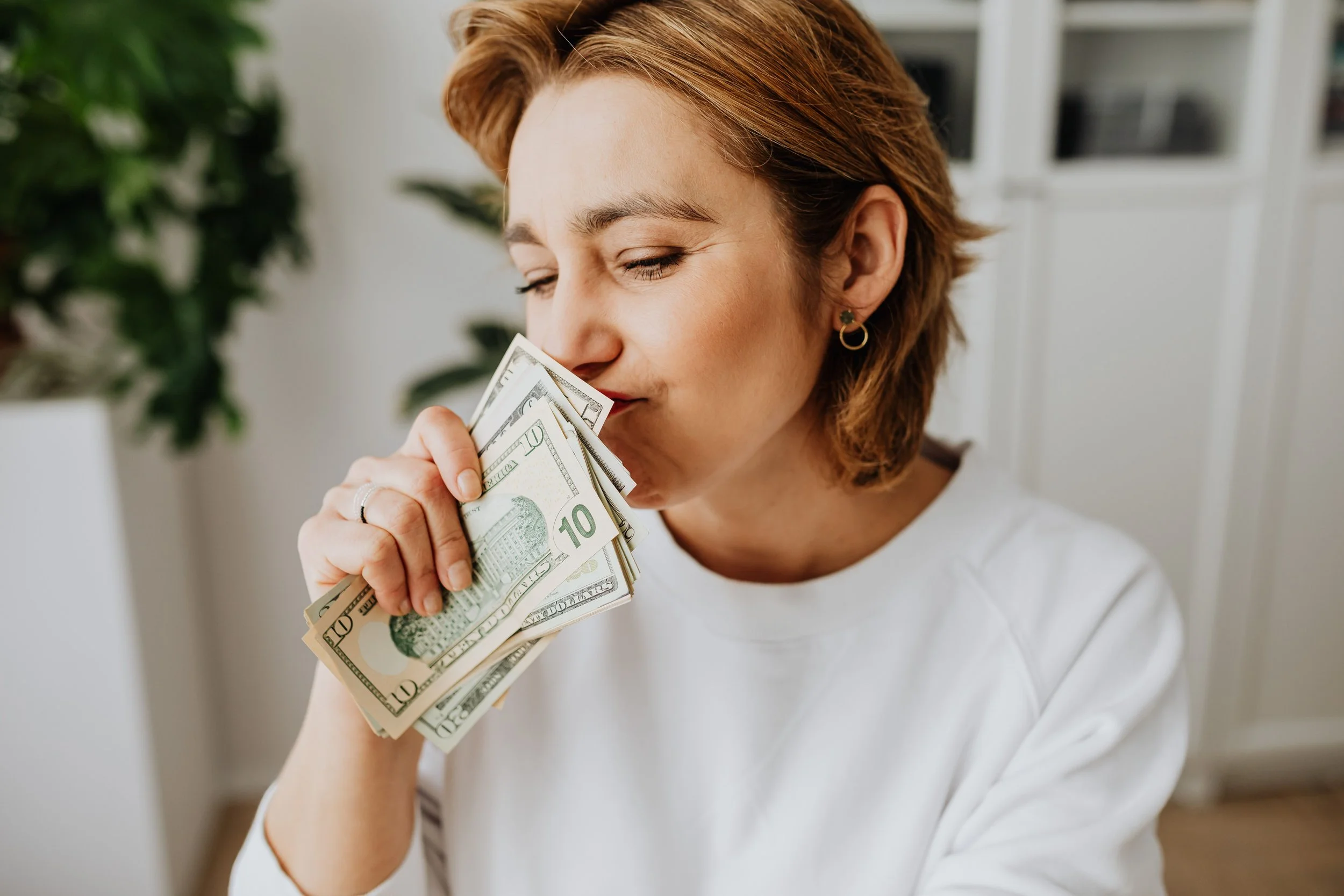 6 Tips for Creating a Monthly Budget as a Young Adult