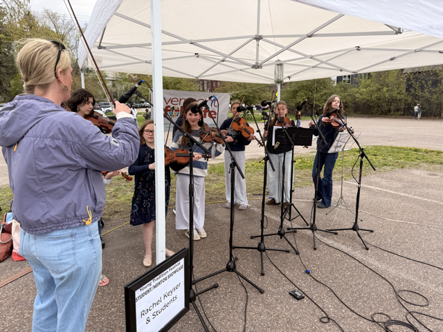 Rachel Keyser with fiddle students