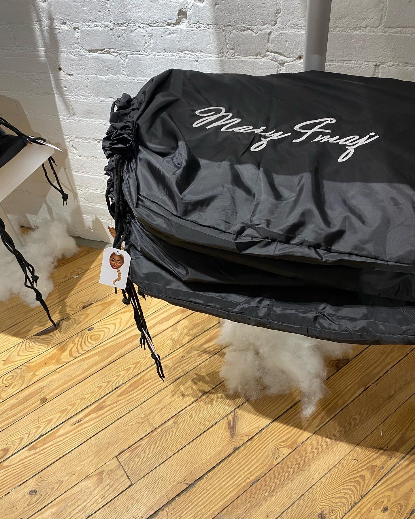 A look at the @maryimaaj pop up from this past Tuesday on Greene St. in NYC. The pop up shop featured her self named nylon tote bag that comes in 2 sizes and 4 color ways. Which color way are you feeling ?