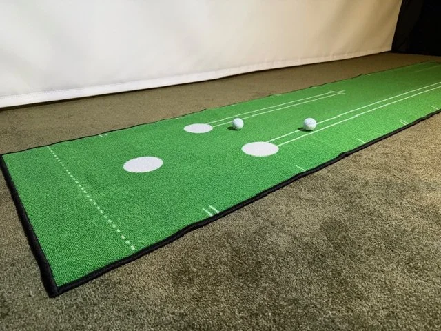 golfballs on putting mat