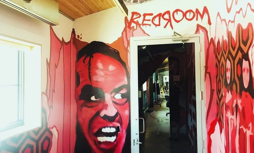 RED ROOM (BACKSTAGE)