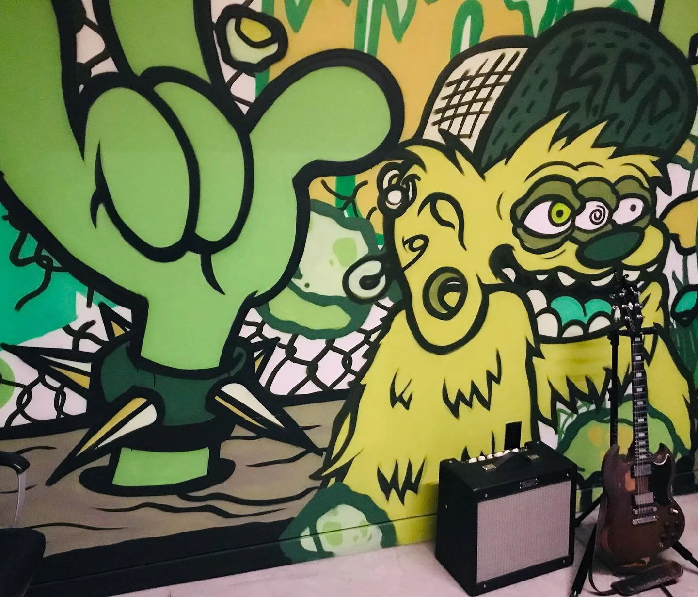 GREEN ROOM (BACKSTAGE)