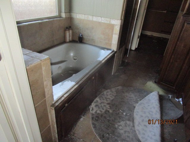 7-BathroomTubBefore.JPG