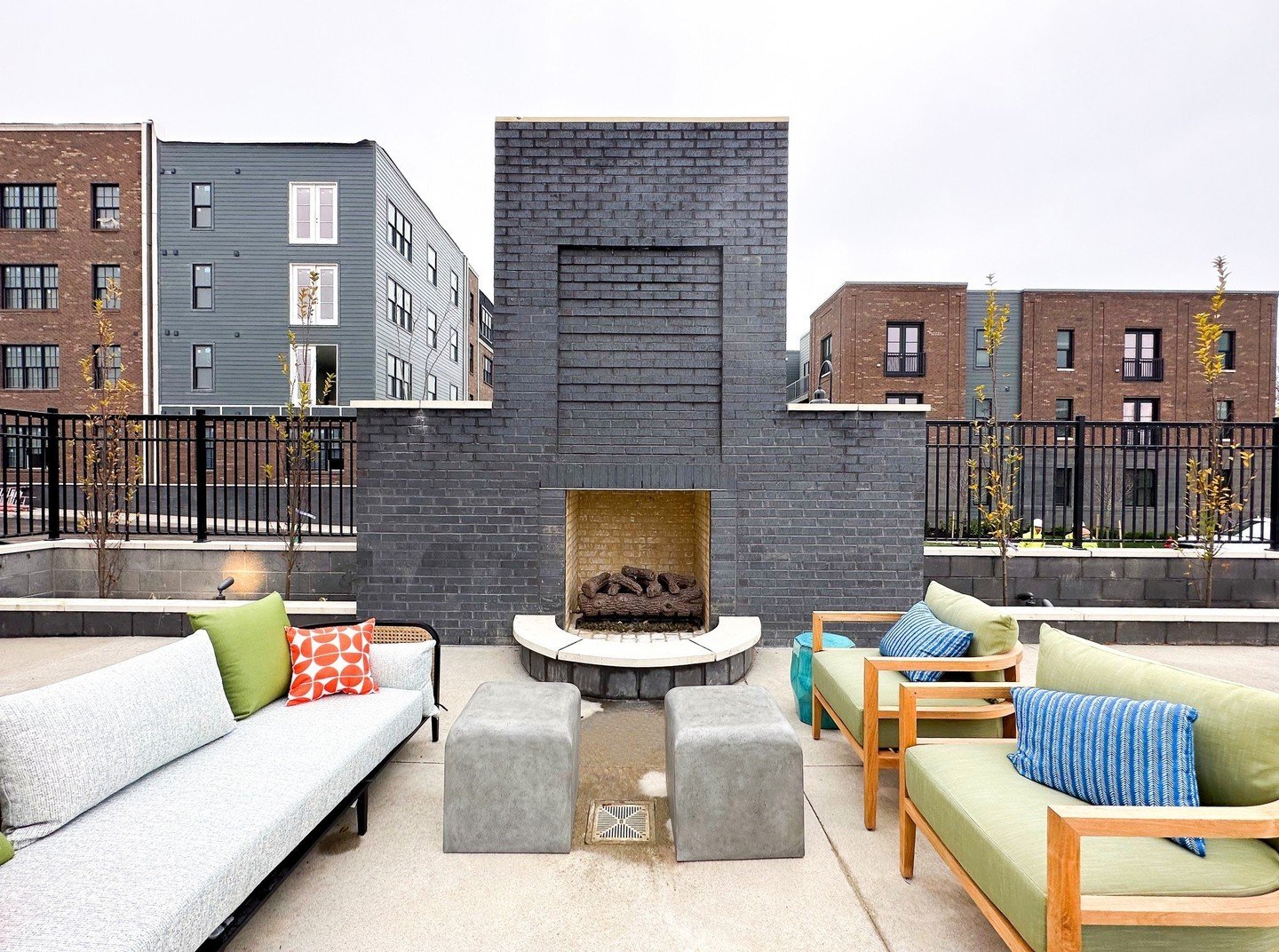 Spring is here! With the weather warming up, we are so excited for our residents to begin using the outdoor fireplace! 🌃