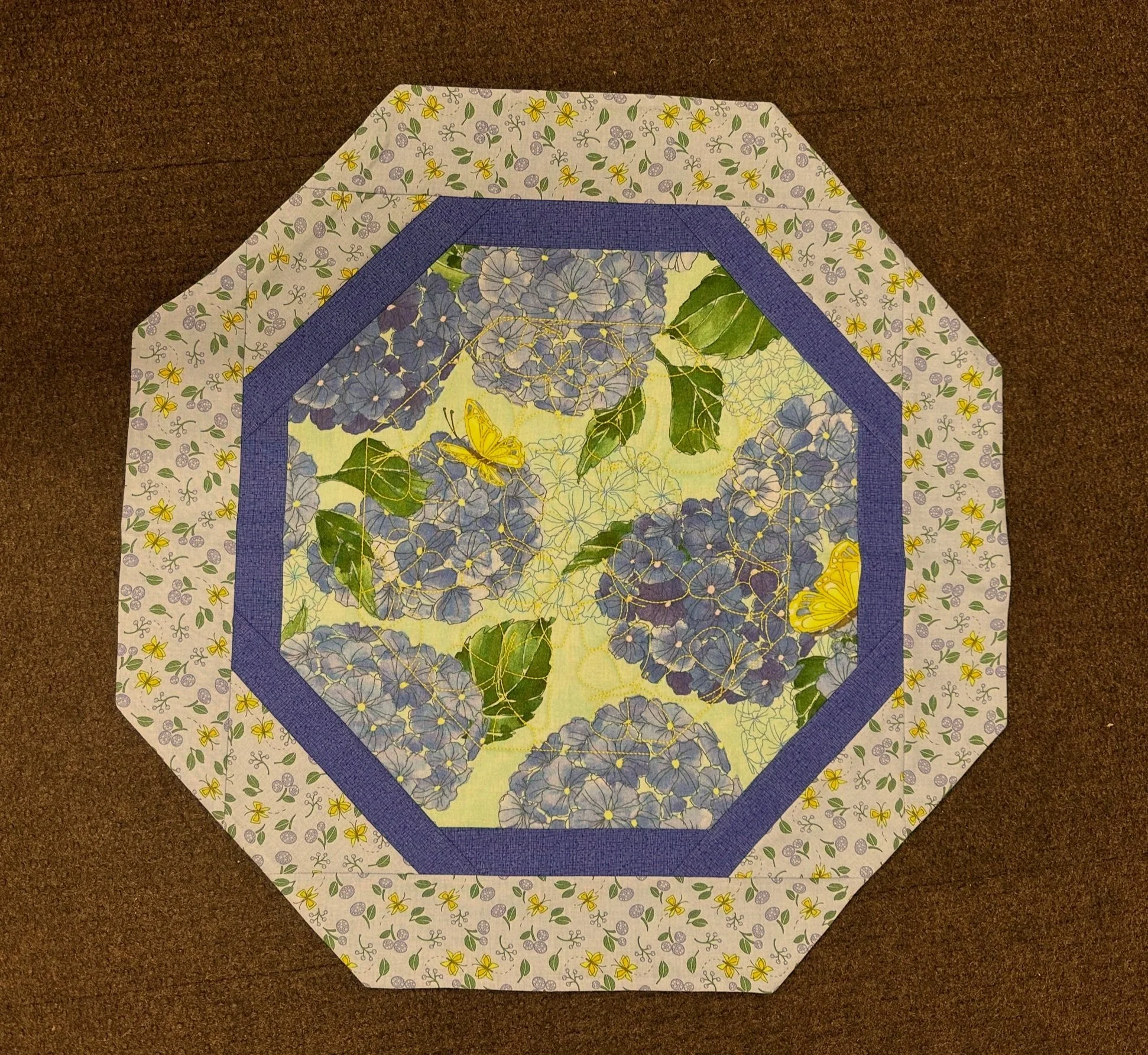 Quilted table topper - 20"