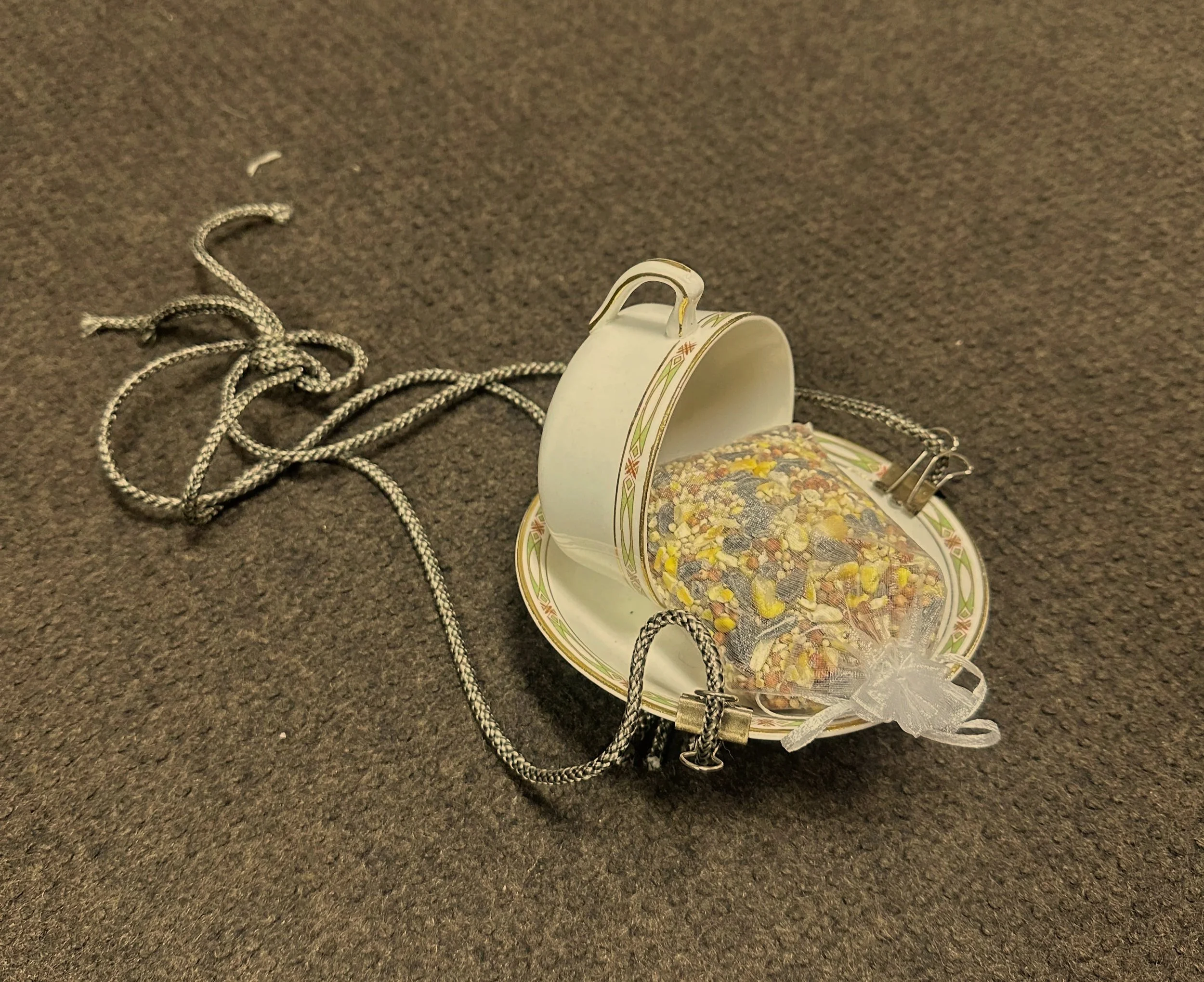 Tea cup bird feeder - 5 lots