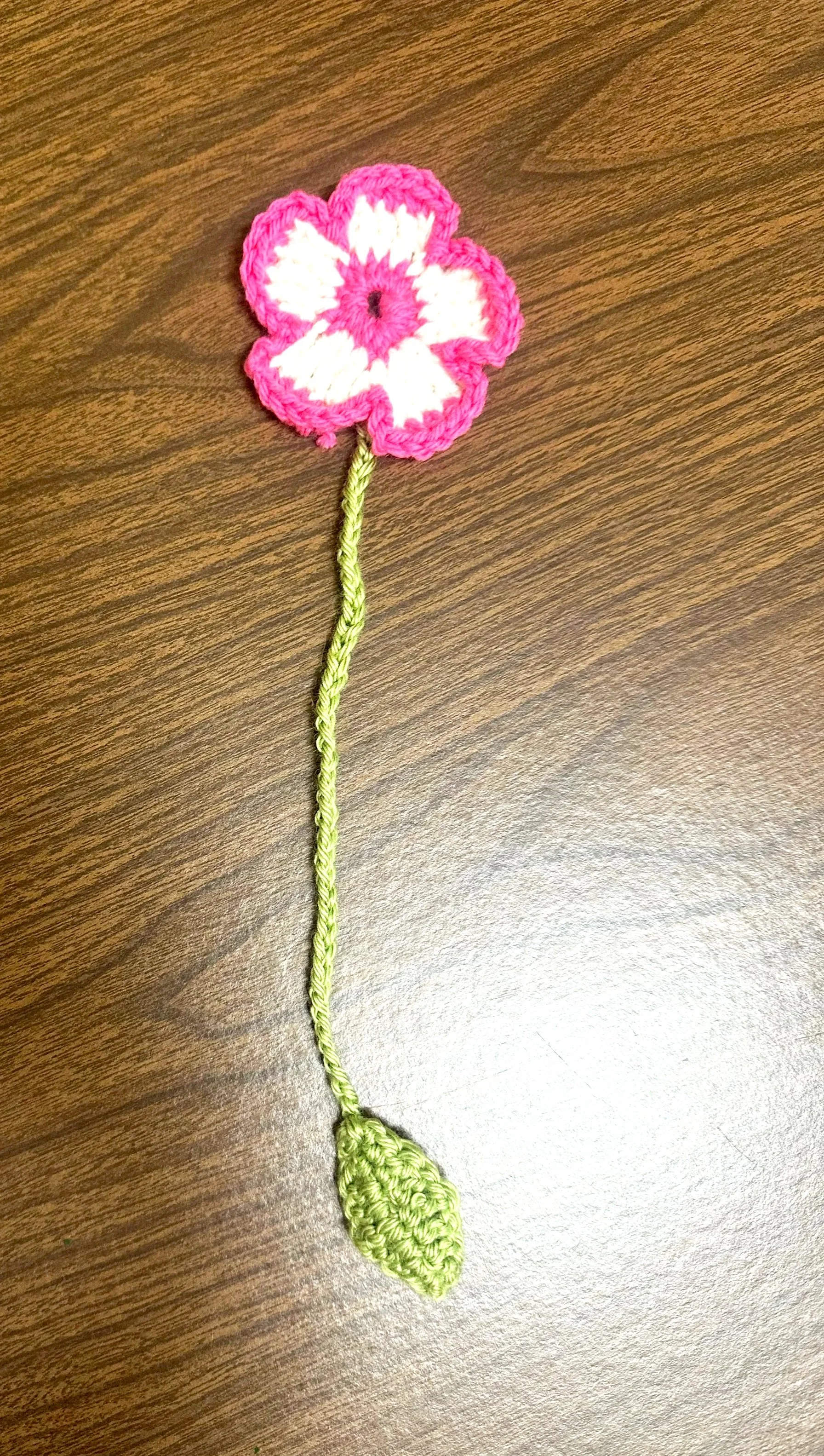 Crochet flower bookmark