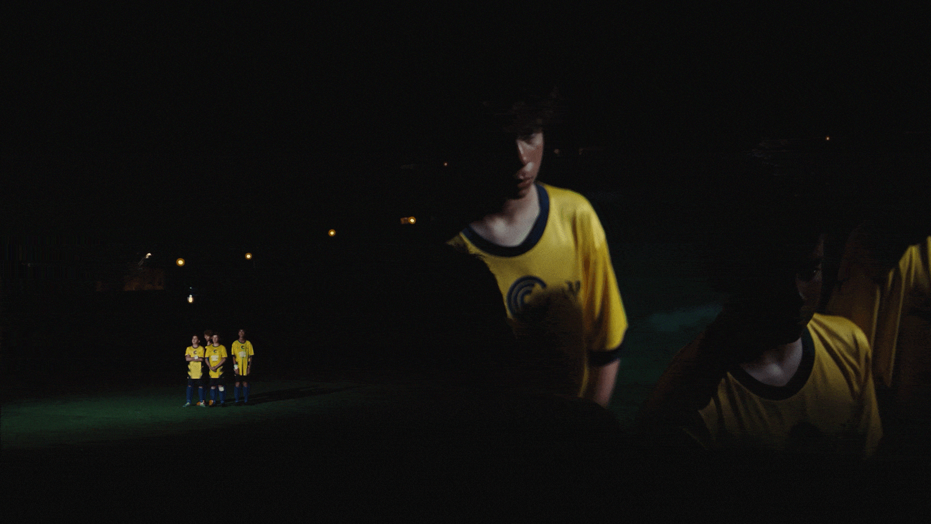 <b> Fundação do Futebol </b> <br/> Football Club of Courage