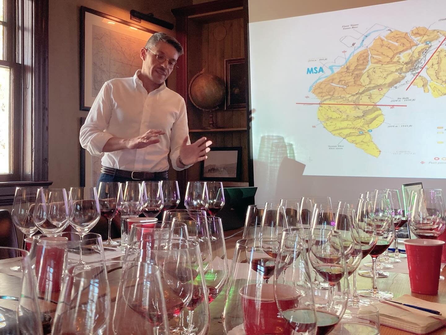 Fantastic Barolo and Barbaresco Masterclass tasting today hosted by Andrea Zarattini of Poderi Colla. It was a blind tasting where we compared 2 wines at a time, trying to determine the vintage and whether it is a Barolo or a Barbaresco. Interesting 