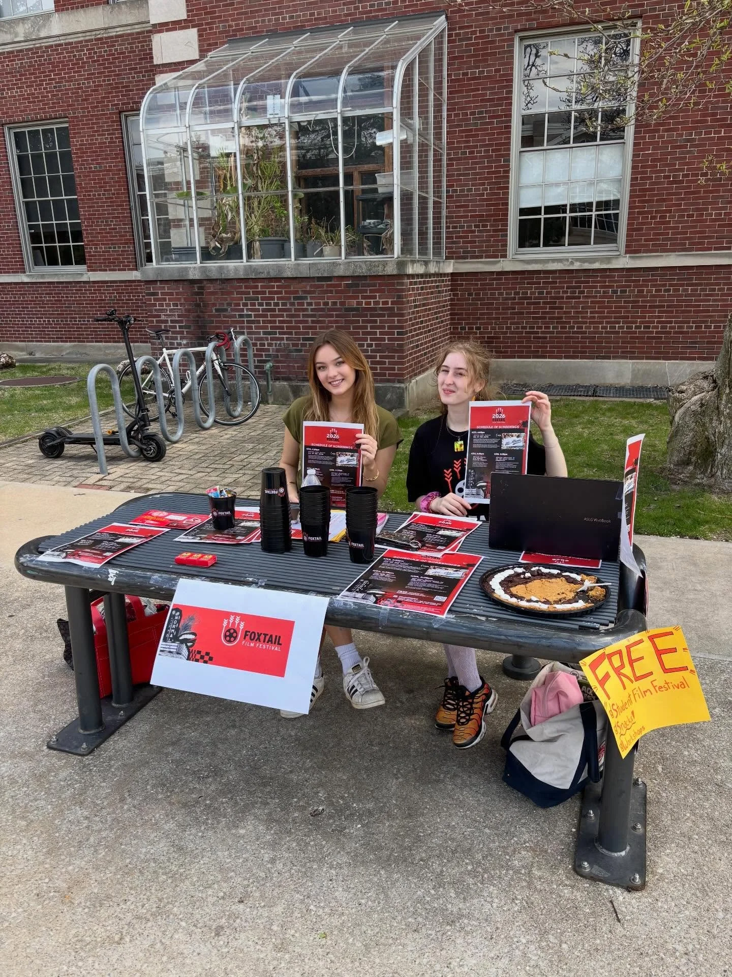 Come see us on the quad today! 11-2! 

@ilstucom 

#studentfilm #freefilmfestival #illinoisstateuniversity #ilstu #blono