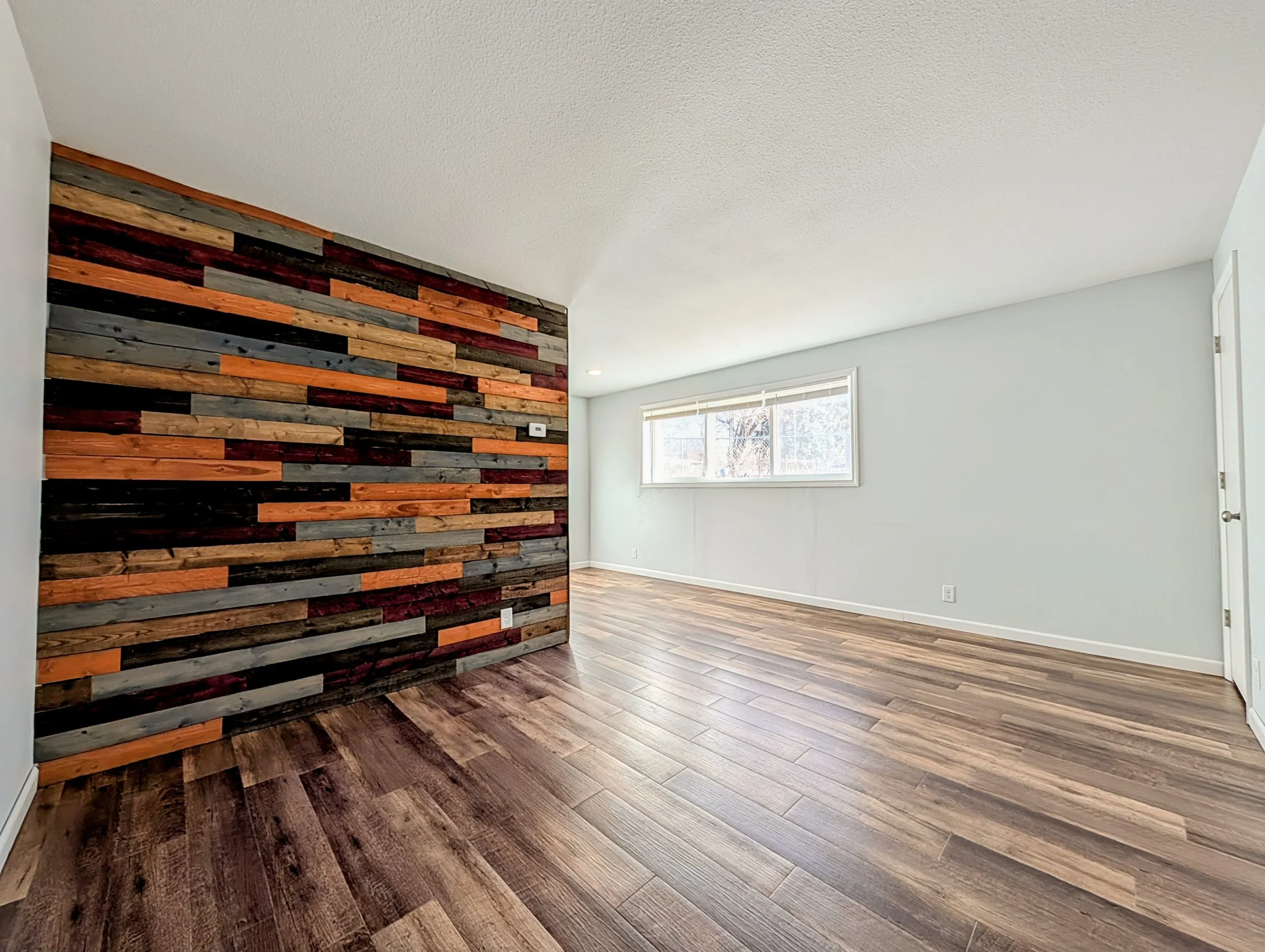 Central Flats Pella: Quiet One Bedroom Rentals