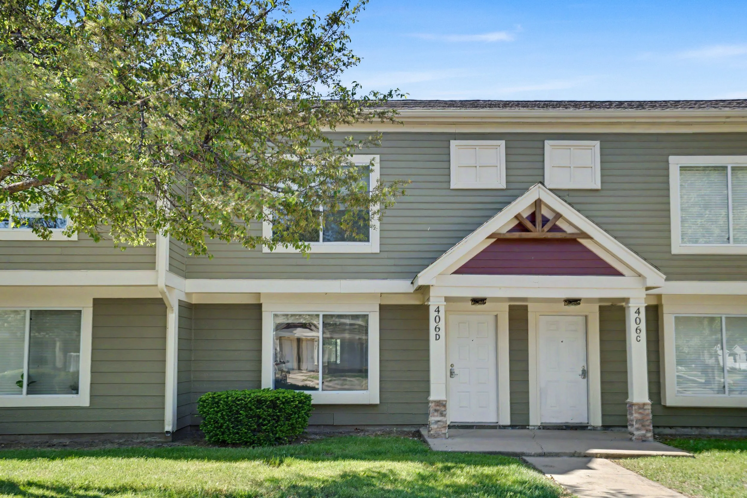 Eastpoint Flats: Pella Townhomes and Apartments