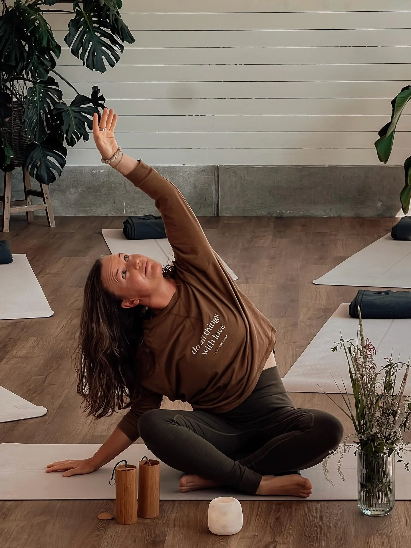 &Aring;rstidscirkler i @templeseabath . En ceremoniel aften for kvinder med somatisk yoga, saunagus, havbad og selvk&aelig;rlige ritualer, der l&aelig;ner sig ind i naturens visdom. 

Vi m&oslash;des i Temple Seabaths vidunderlige omgivelser p&aring;