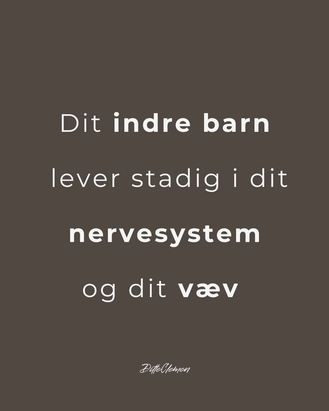Selvom du er voksen, husker kroppen, hvordan det var at v&aelig;re barn. Dit nervesystem husker oplevelser fra f&oslash;r du fik sprog. Sansninger af tryghed og utryghed. Dit v&aelig;v har organiseret sig efter, hvordan du havde det i din krop dengan