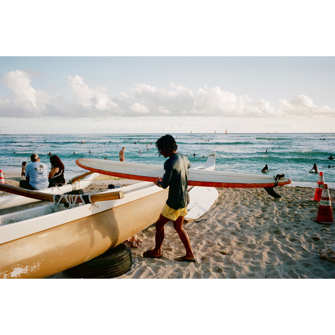 Happy #FeatureFriday 😃​​​​​​​​
​​​​​​​​
This week&rsquo;s image was made by @chasekdillon using their Leica M-series 28mm f/2 Summicron lens that was repaired! This was made when they were in Honolulu, just hanging out. ​​​​​​​​
​​​​​​​​
When the le