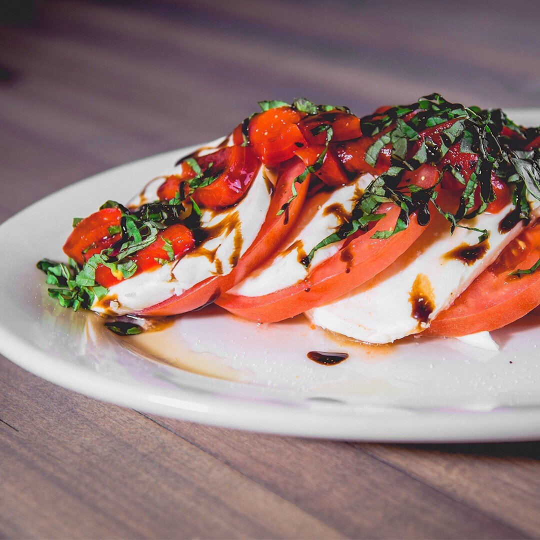 Fresh, juicy tomatoes, creamy mozzarella, and fragrant basil...come taste the flavors of Italy with our Caprese salad 🍅🧀🌿 

Don't forget to join us tonight, and every Wednesday night for team trivia starting at 7:30!

Wednesday Drink Specials:
🍷 