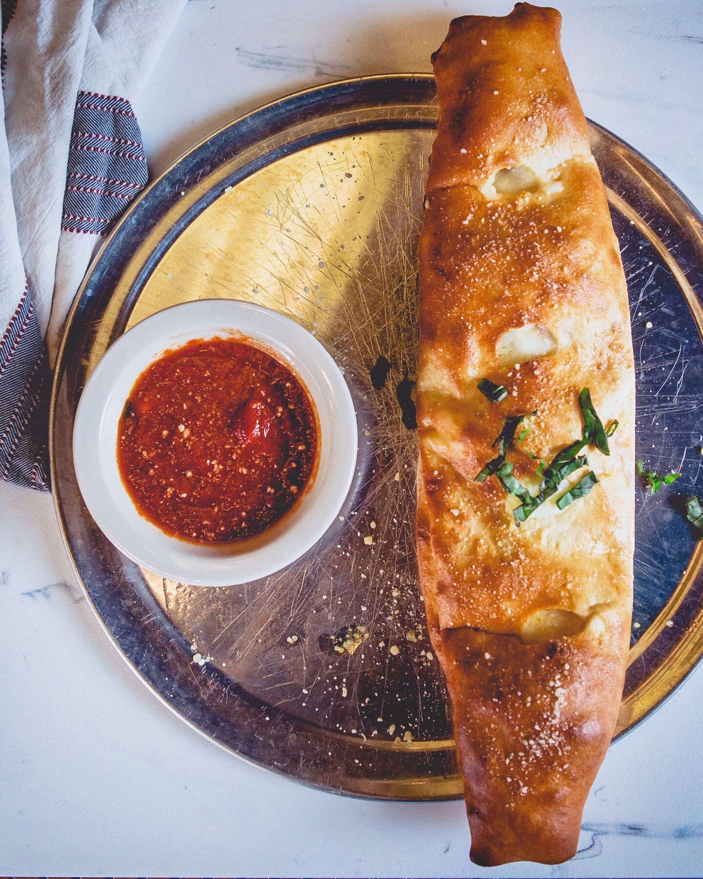 Perfectly paired with our house-made marinara and filled with savory goodness, our calzones are the stuff dreams are made of 🍅 ❤️