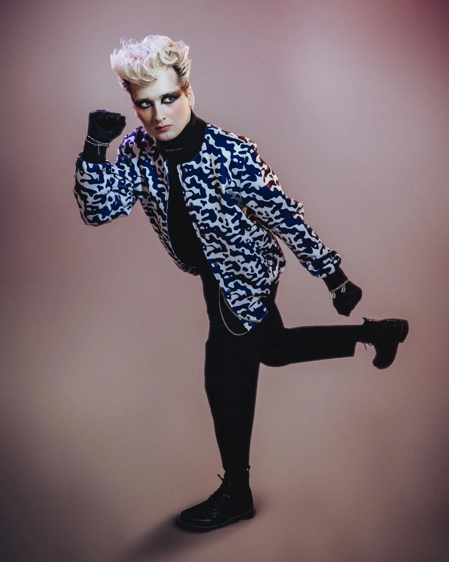 Images for @knndy24 to promote his rad music. 

We talked about the aesthetic and what our inspiration for this shoot was. 

We fell in love with the entire vibe that La Roux brings to the table so had to pay homage. 

Scroll for some behind the scen