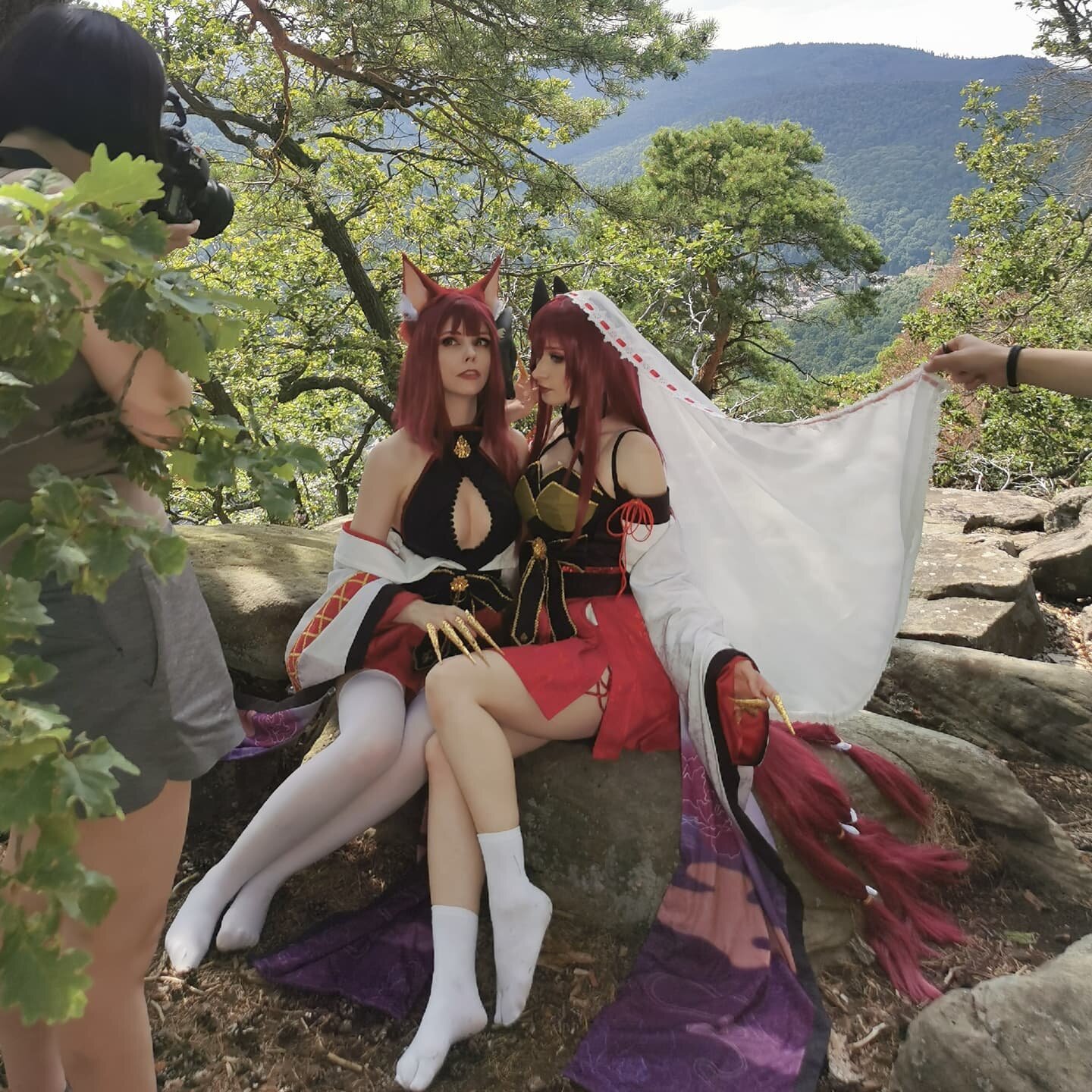 BEHIND THE SCENES from our Azur Lane photo shoot ♡♡♡

I am super happy that so many people were interested in the behind the scenes pics of Deedlit. So we took plenry of bts photos of our latest #AzurLane photo shoot 

@timbercosplay came to visit an