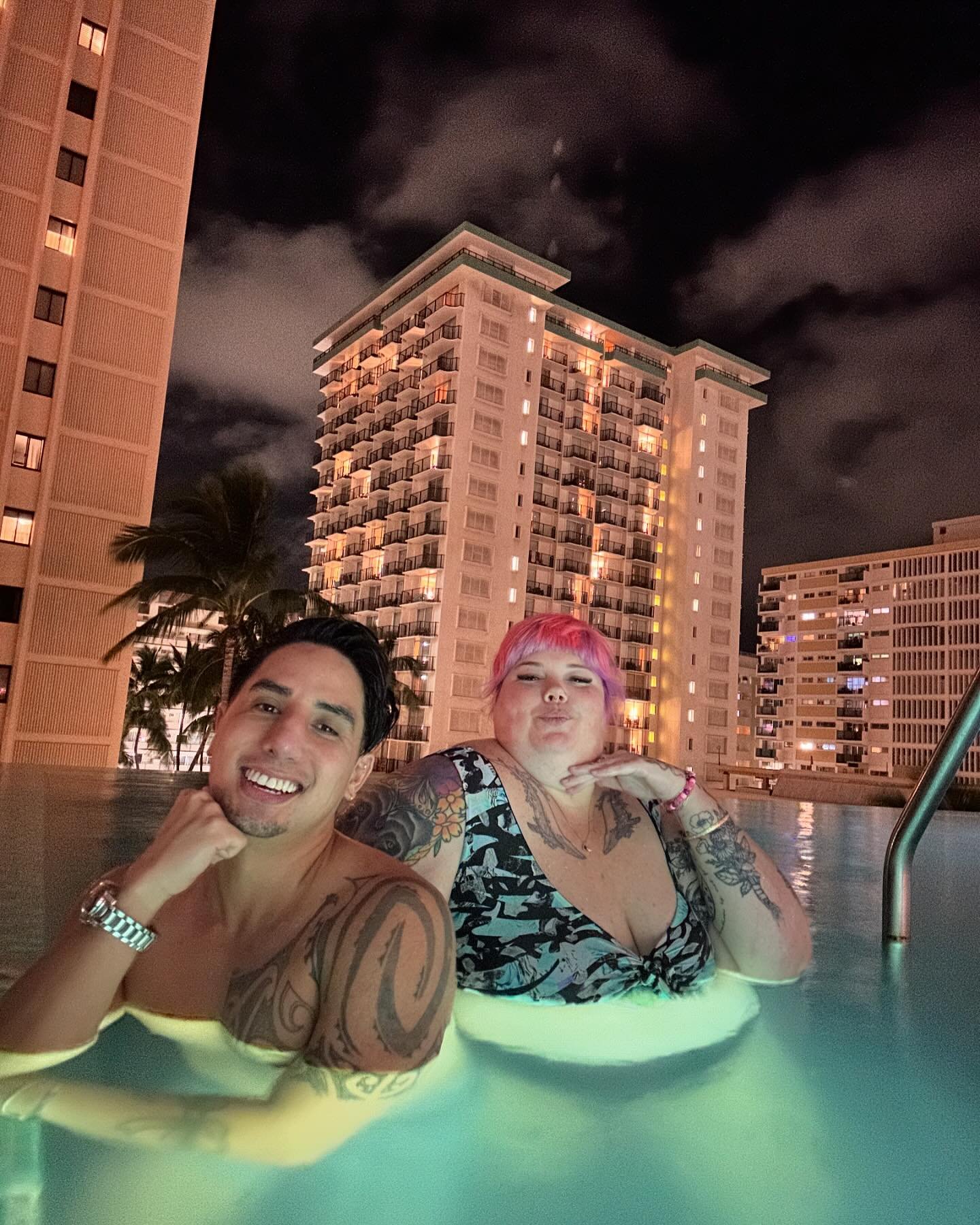 I love the way @kapena.wong and I just pick up where we left off! Lmaooo thanks for being a weirdo with me and always being down for a silly pool shoot! ✨🥰💕