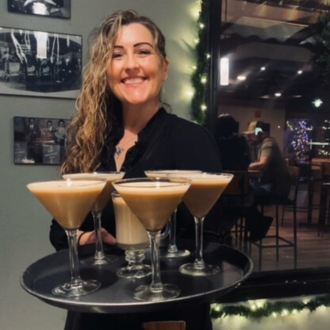 The espresso martini is having a MOMENT. In fact, it's one of the top 10 most-ordered drinks in the nation right now! Have you tried one yet? 

#espressomartini #downtownredding #craftcocktailbar