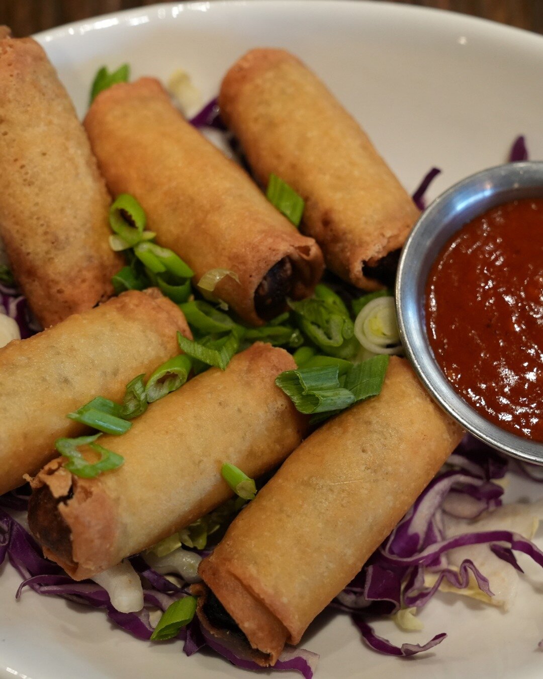 Our latest sensation: Korean BBQ Spring Rolls, served with a sweet &amp; spicy umami sauce 🤤 Who wants some?! ✋

#newonthemenu #uniqueflavors #reddingca