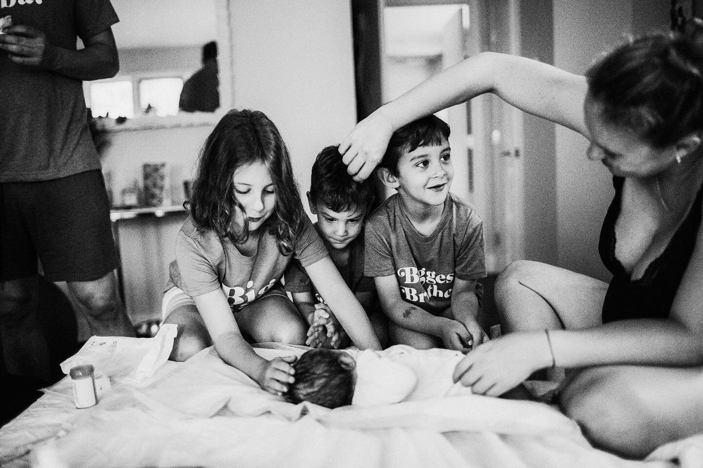 Being a mother is the greatest joy. Drop a 🖤 if you agree. 

🙏🏻 @amandaellisphoto for capturing this early moment of being a mother to four.

 

#mothersday #homebirth #fourbabies #power #functionalmedicine #midwifery