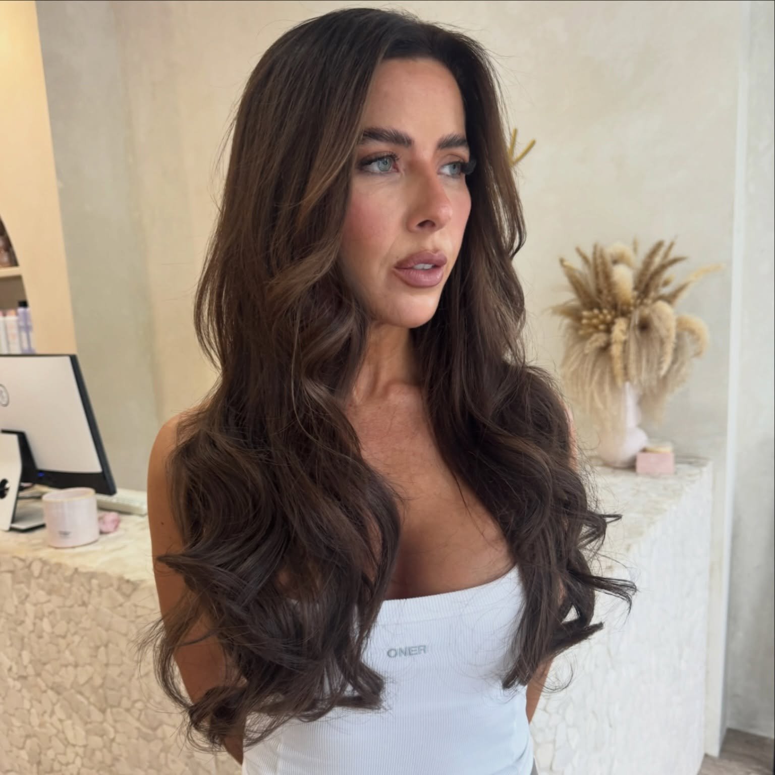 From brassy to a luxe, glossy brunette 🤎✨

Rich, dimensional and seriously shiny. The perfect brunette transformation while keeping her hair looking soft, expensive and full of life.

Brunette season is officially here 🤎