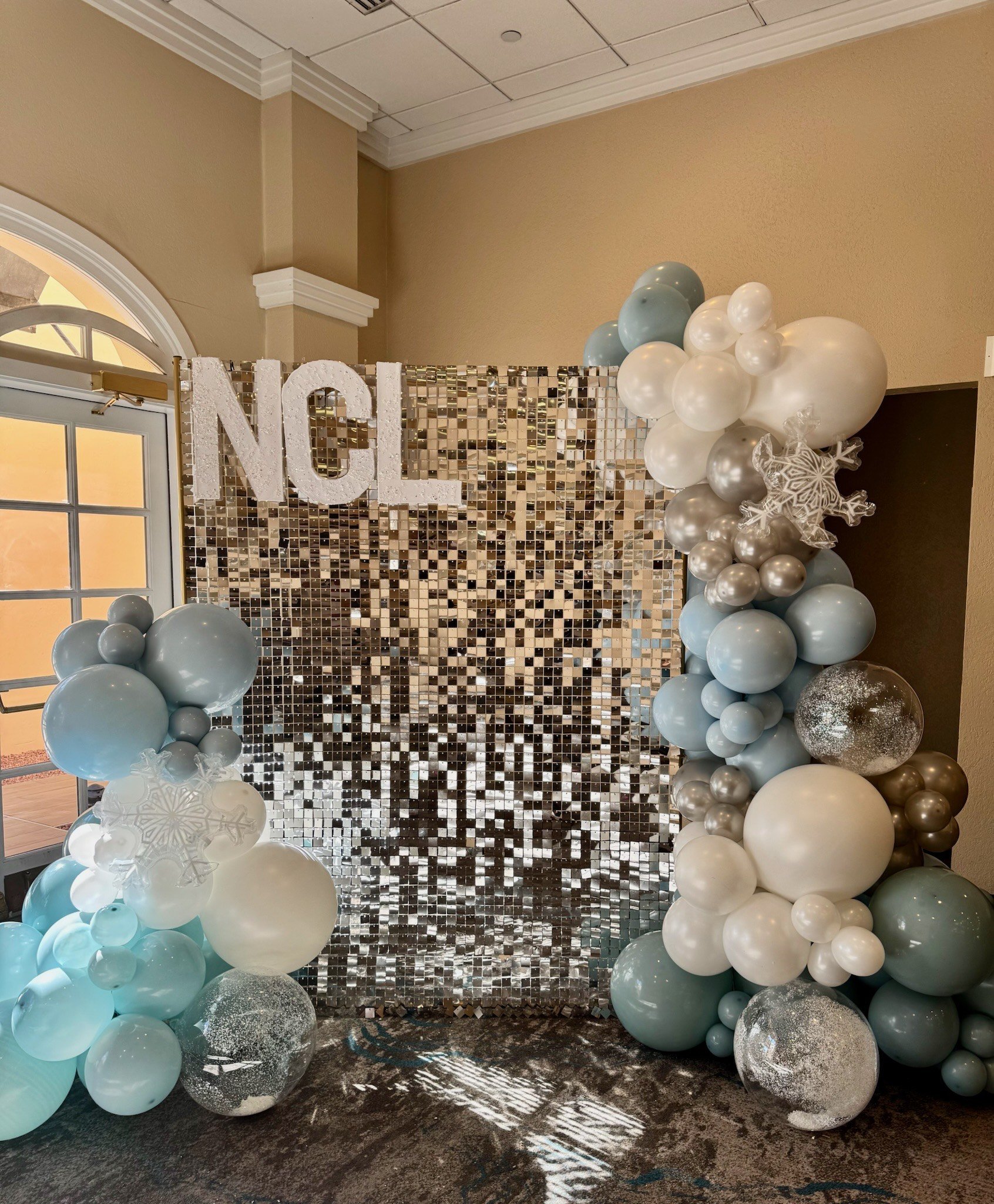 Winter wonderland silver shimmer wall blue white silver balloon garland