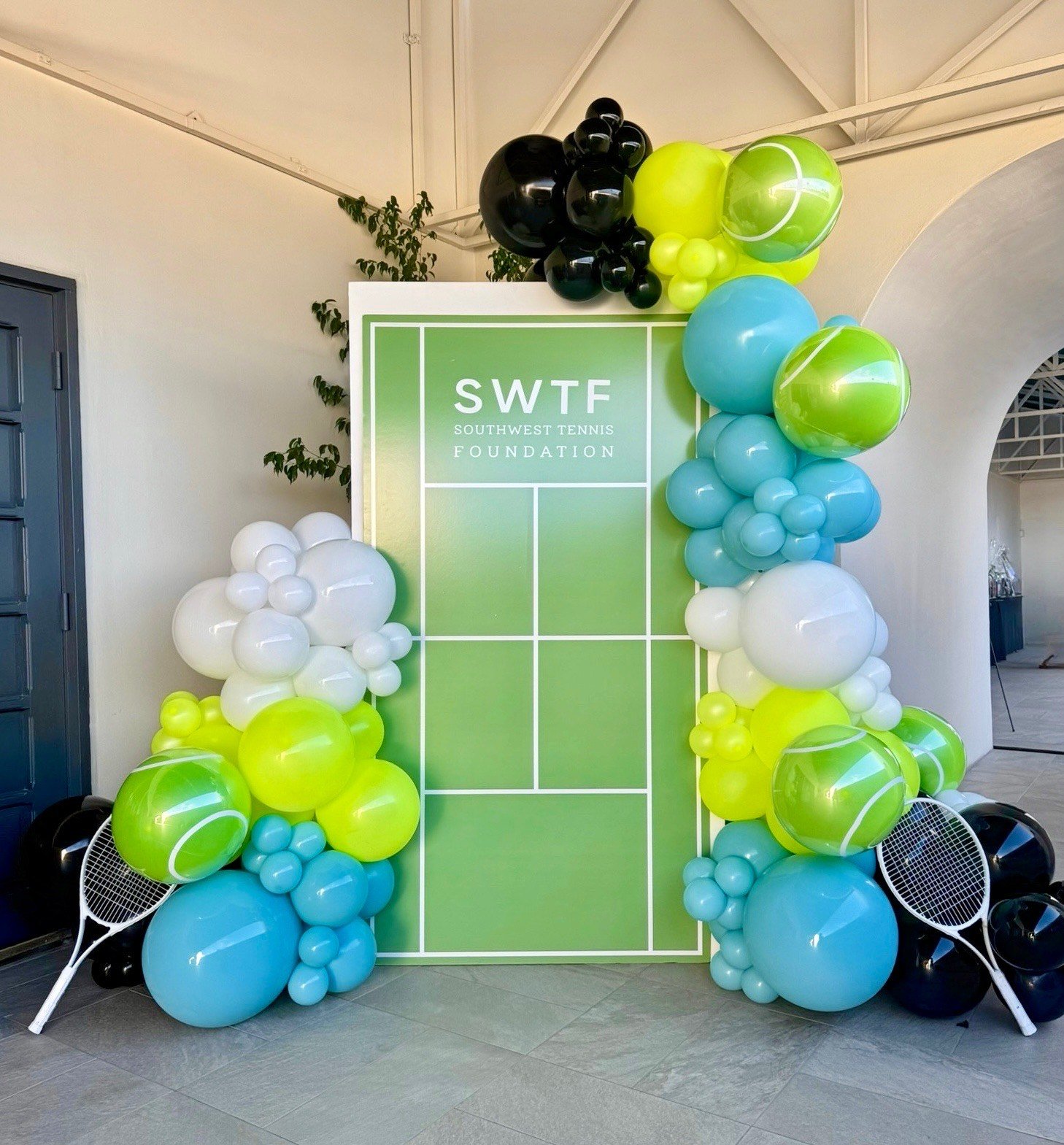 Tennis balloon garland