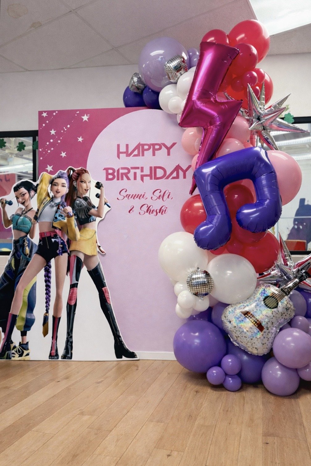 K-Pop Demon Hunters birthday party balloon decor