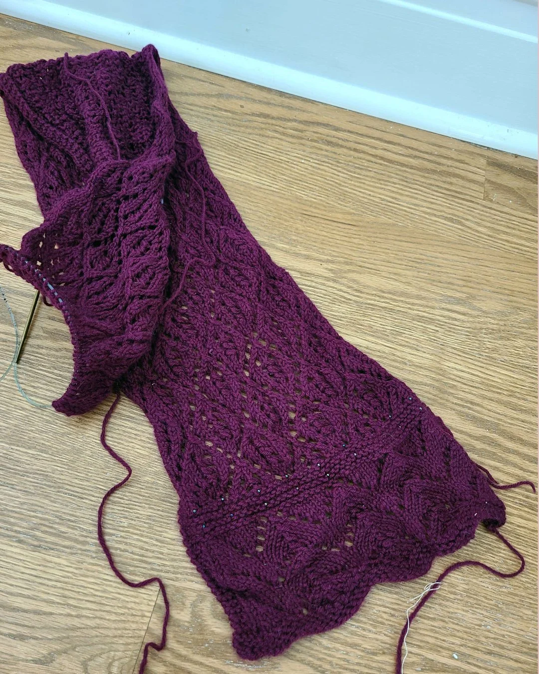 In today's new Blog of Making Stuff Post, a FOlio that took almost 𝗻𝗶𝗻𝗲 𝘆𝗲𝗮𝗿𝘀 to finish! The second ball for this Kernel Scarf (a free Knitty pattern) was lost shortly after the yarn was discontinued and the WIP languished for years until I 